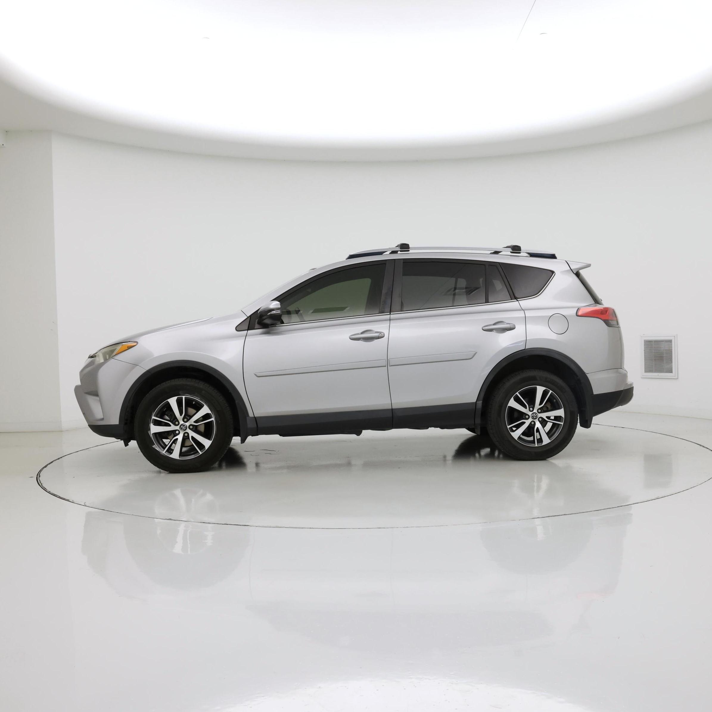 Thumbnail: 2018 Toyota RAV4 - 3
