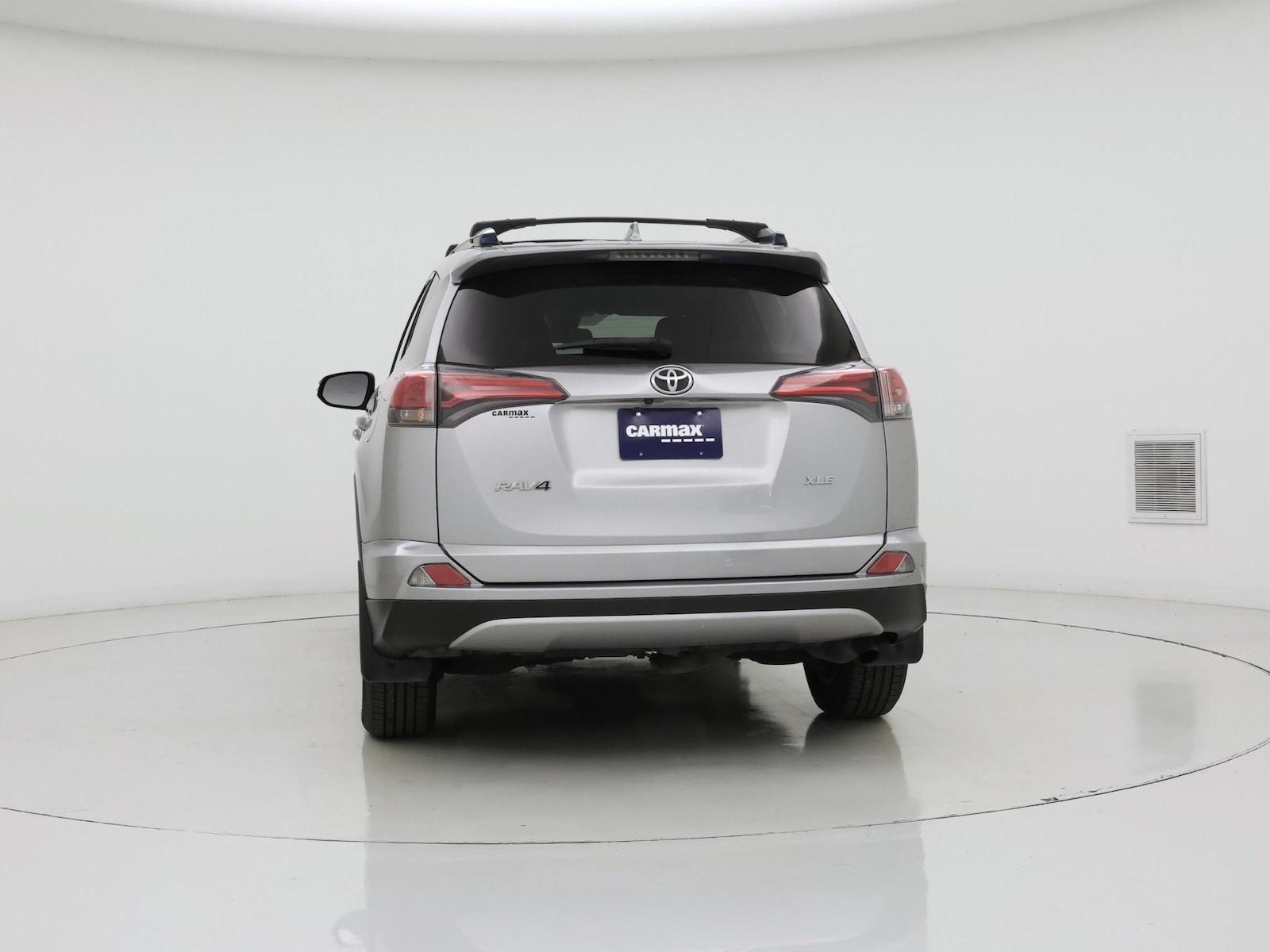 2018 Toyota RAV4 XLE - Photo 7