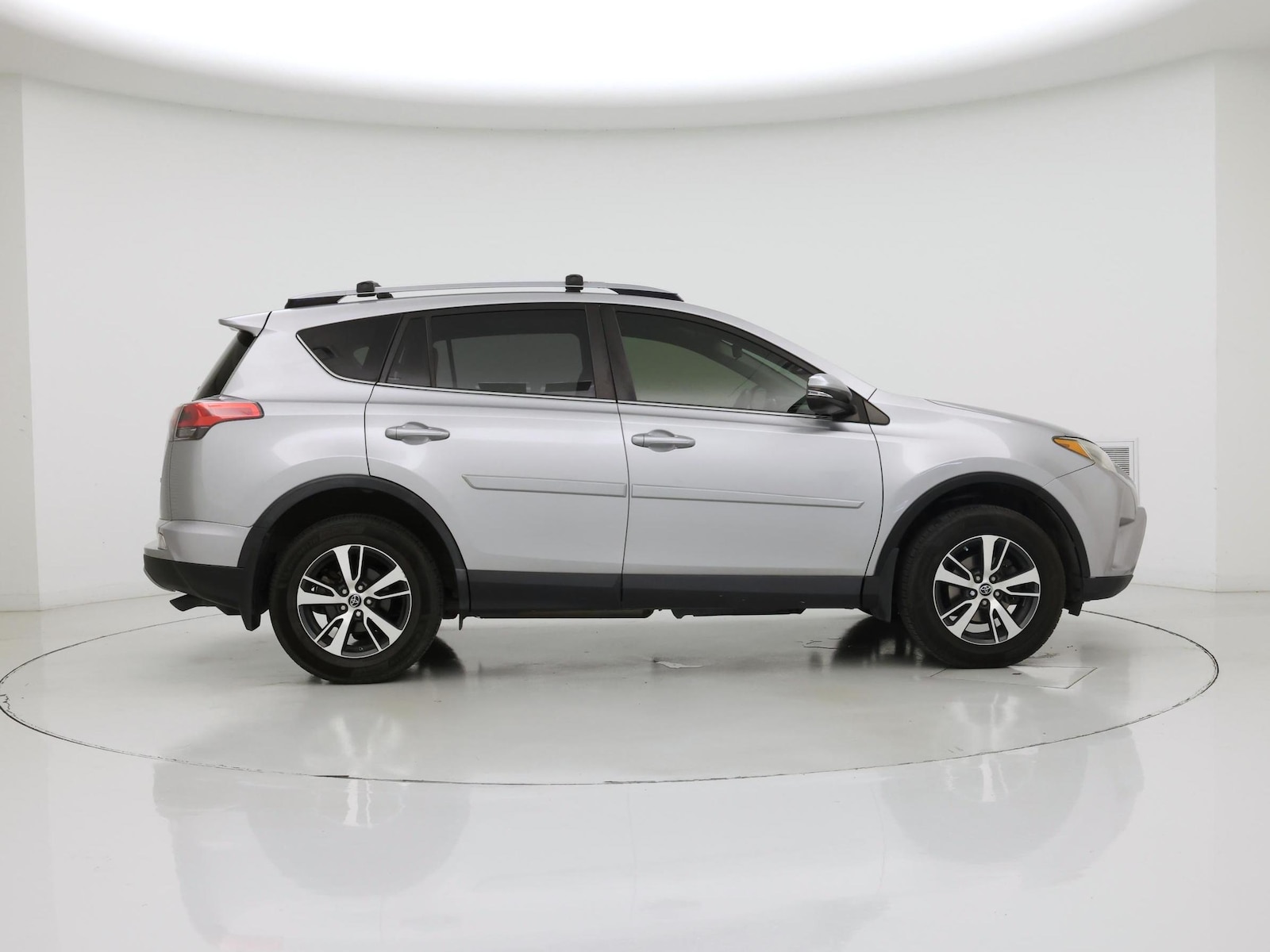 2018 Toyota RAV4 XLE - Photo 8