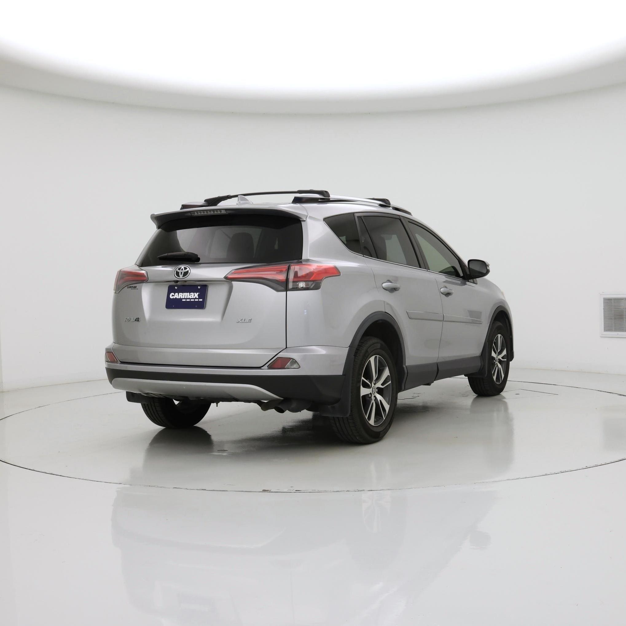 Thumbnail: 2018 Toyota RAV4 - 8