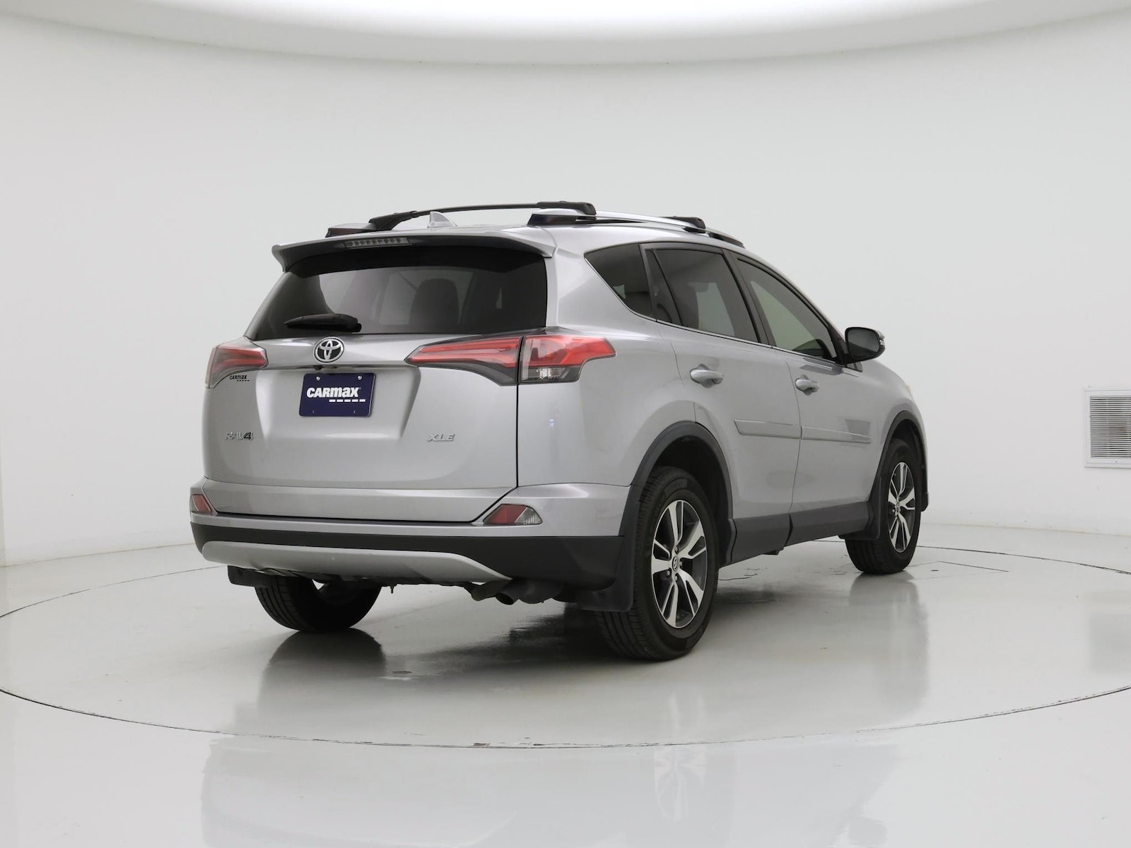 2018 Toyota RAV4 XLE - Photo 9