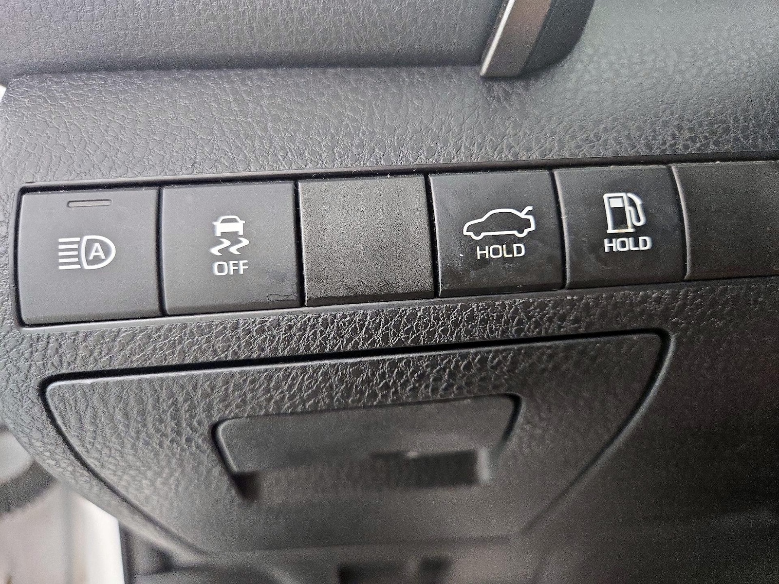 2020 Toyota Camry SE - Photo 14