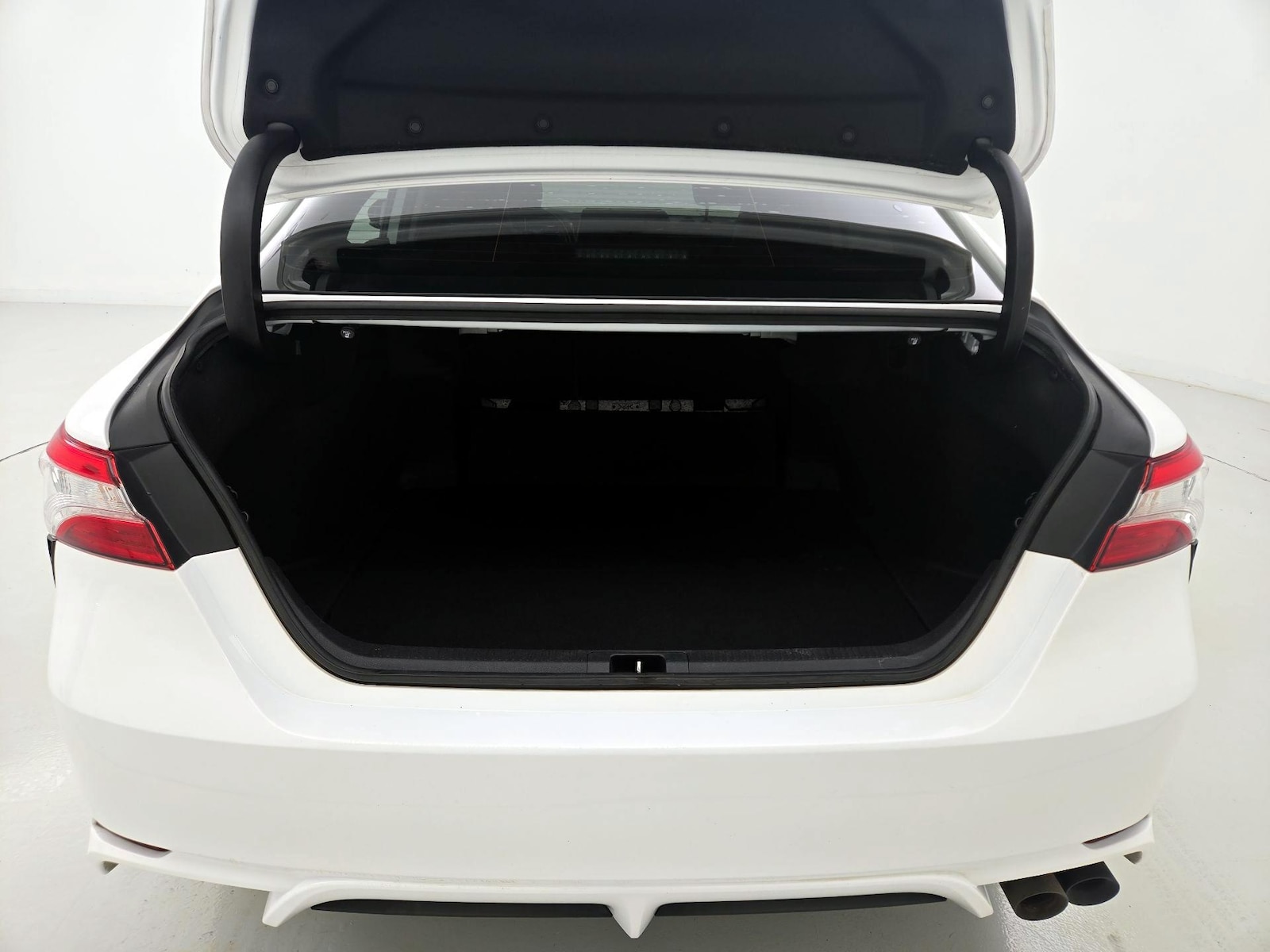 2020 Toyota Camry SE - Photo 21