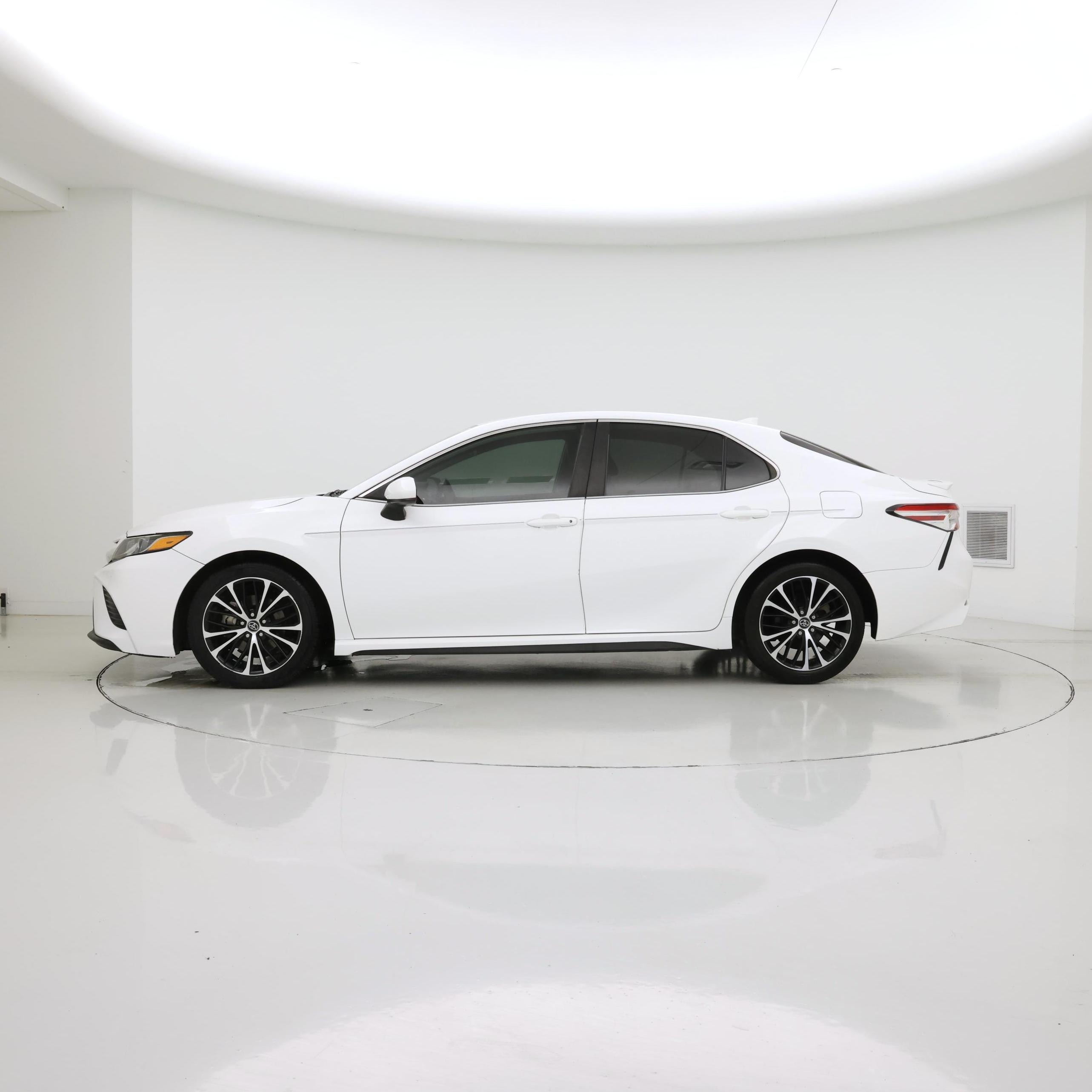 Thumbnail: 2020 Toyota Camry - 3