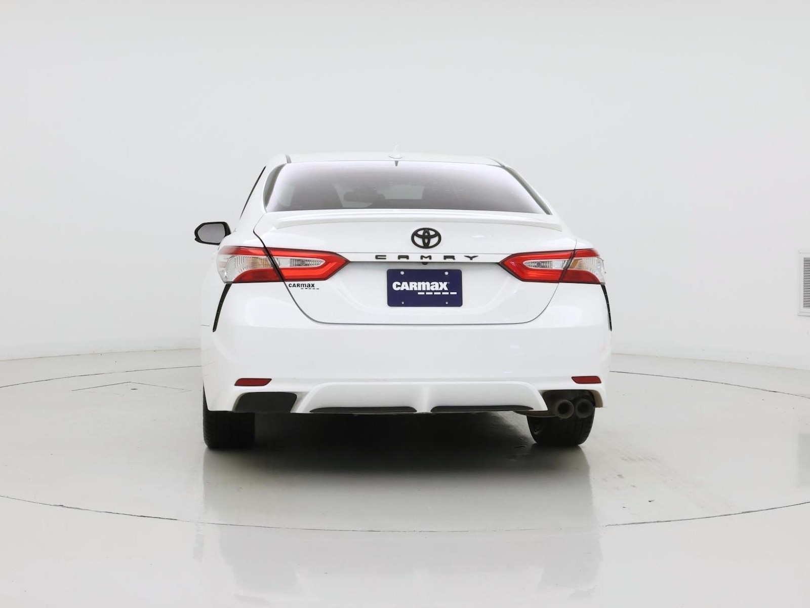 2020 Toyota Camry SE - Photo 7