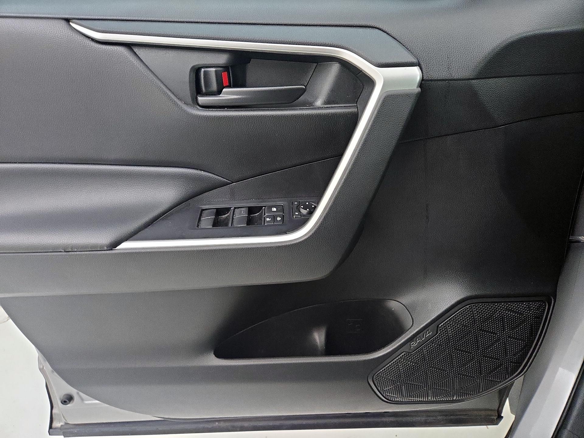 Thumbnail: 2022 Toyota RAV4 - 12