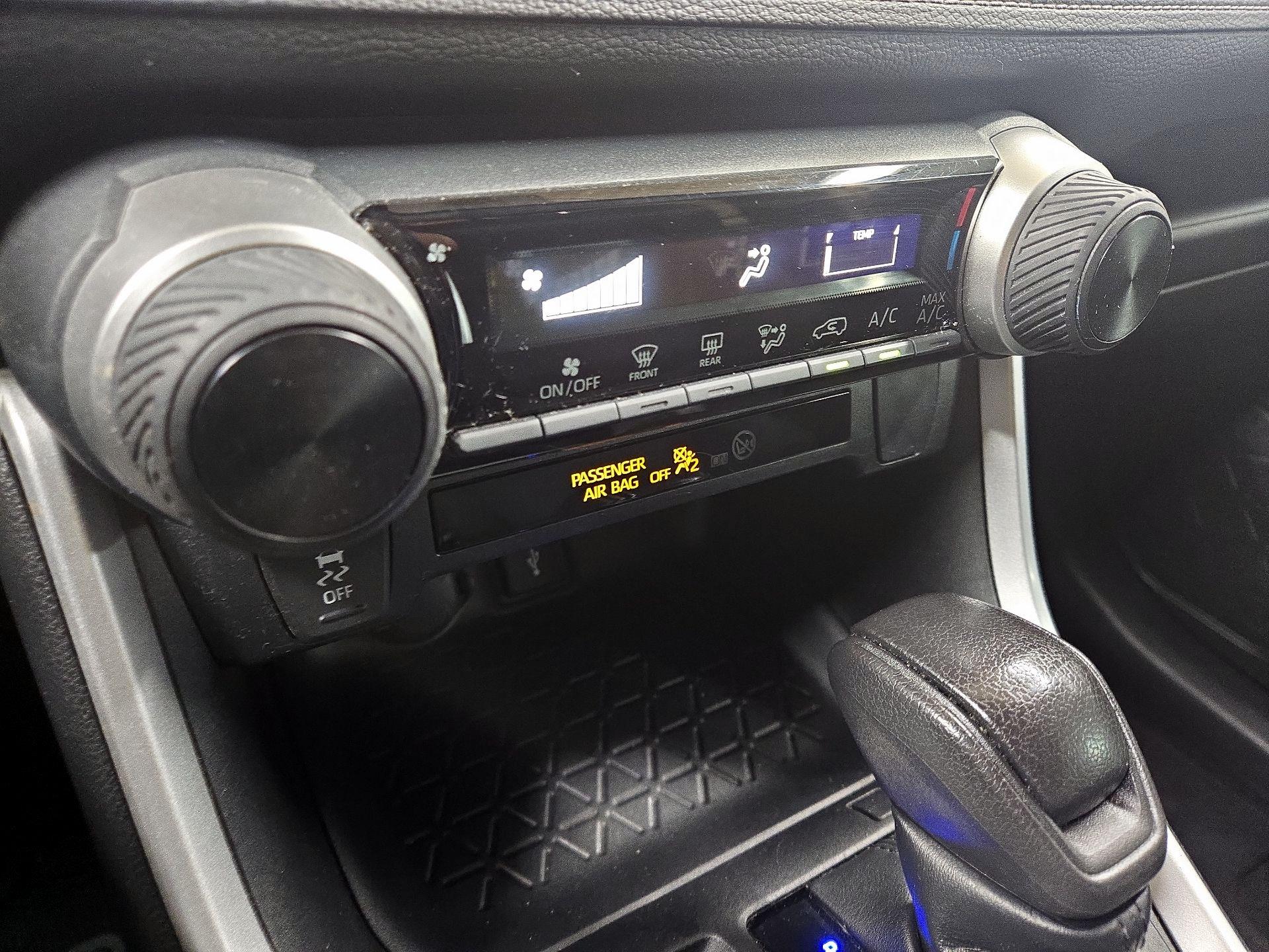Thumbnail: 2022 Toyota RAV4 - 16
