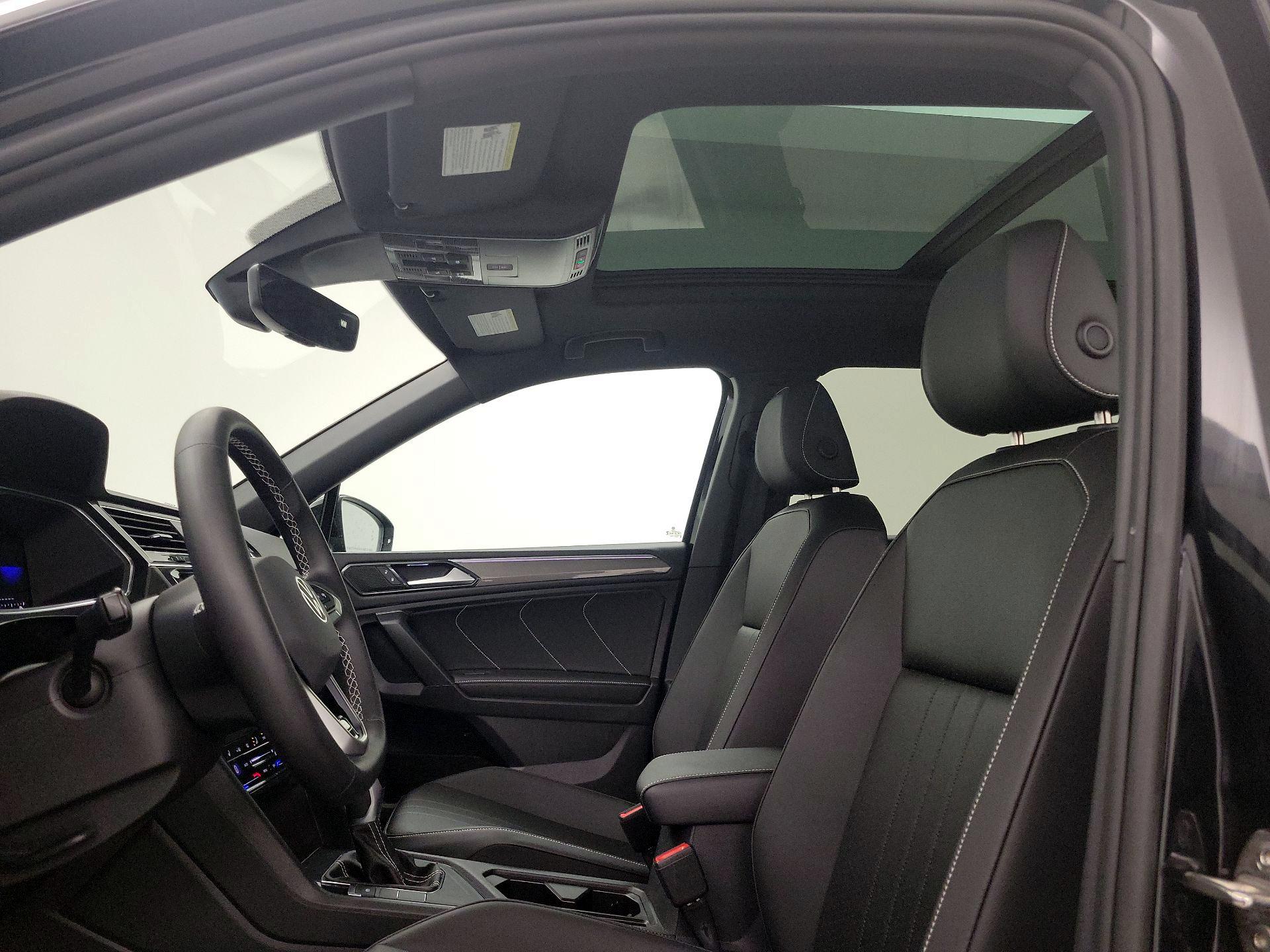Thumbnail: 2023 Volkswagen Tiguan - 18