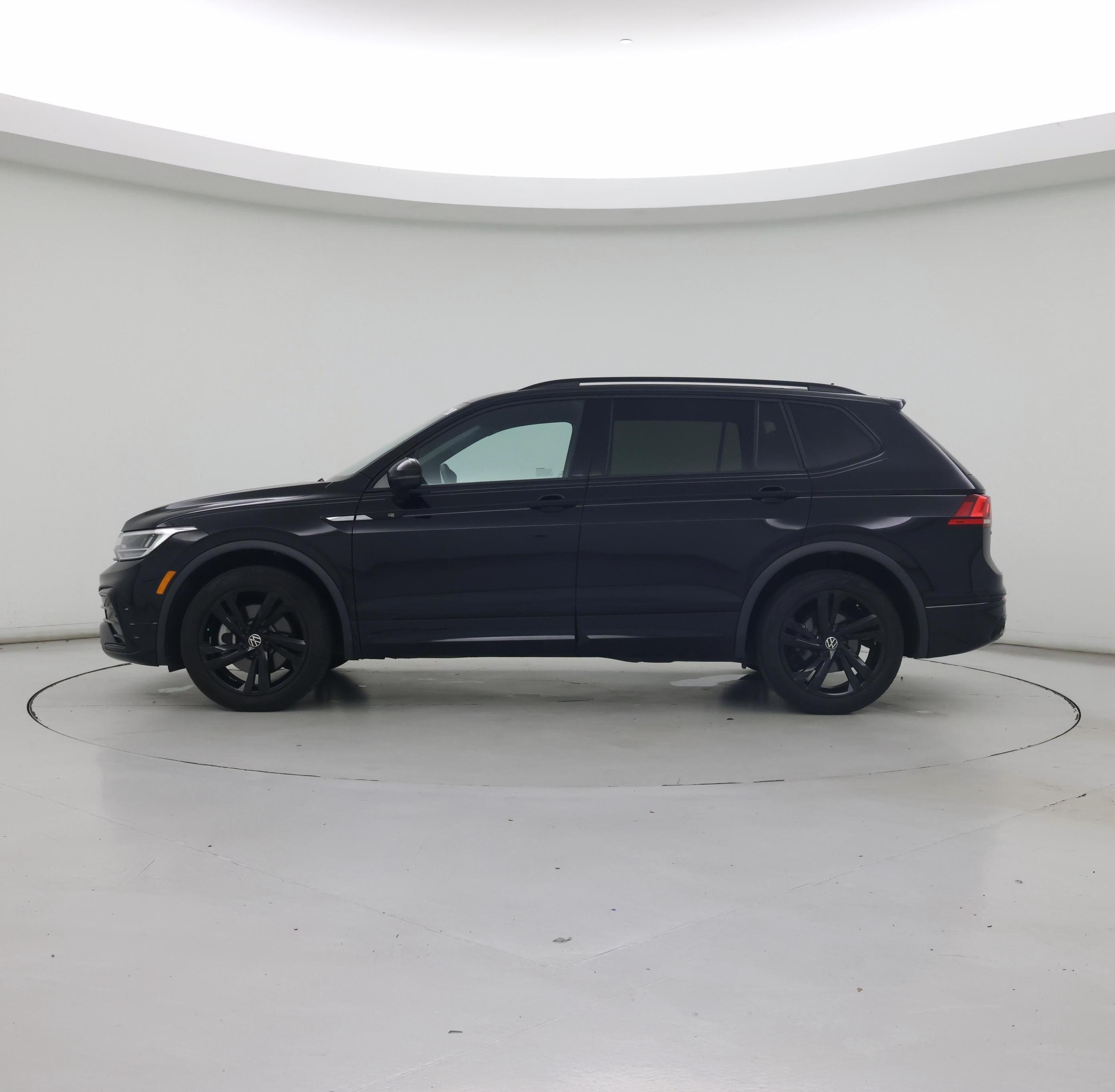 Thumbnail: 2023 Volkswagen Tiguan - 3
