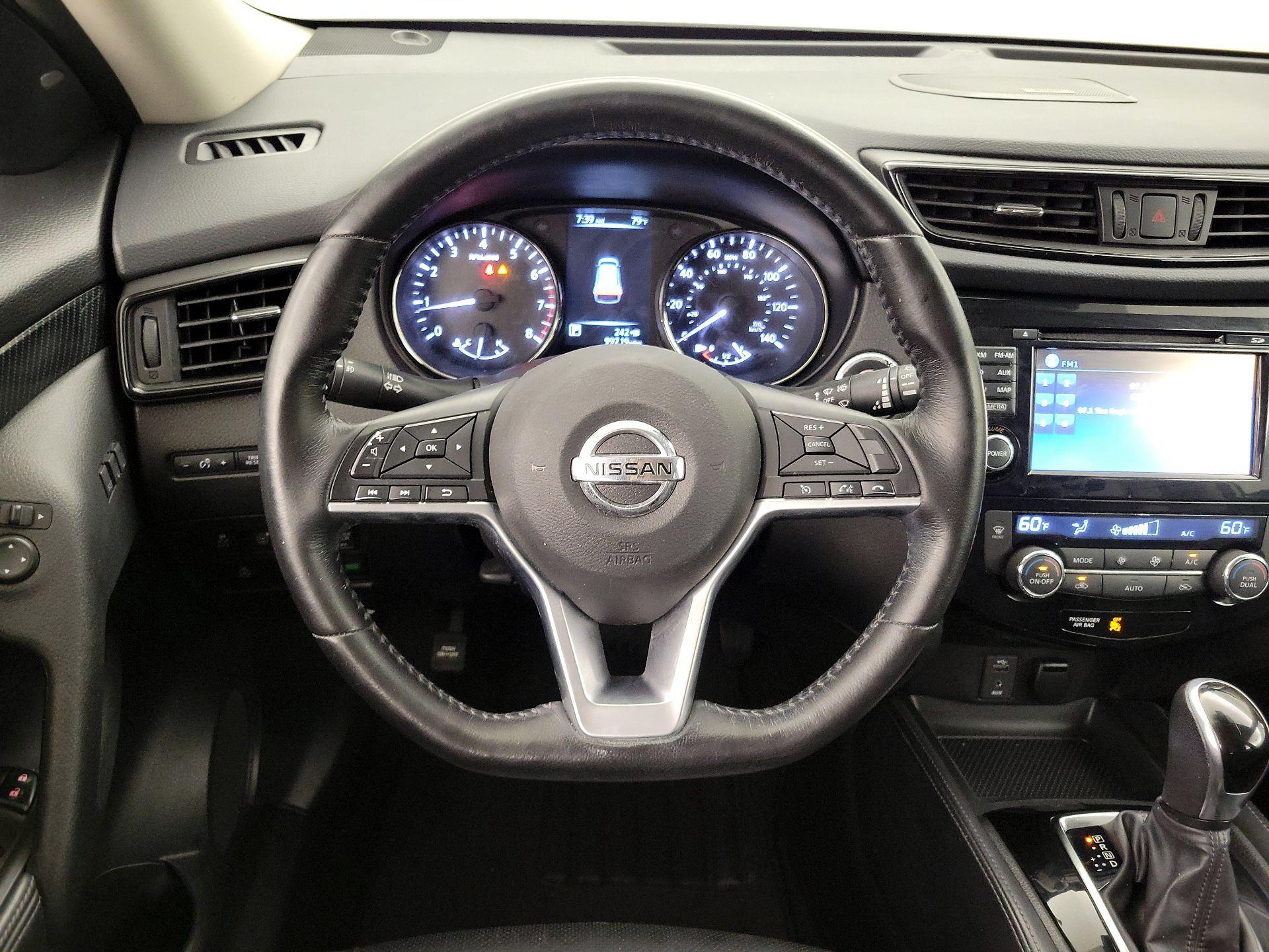 Thumbnail: 2017 Nissan Rogue - 10