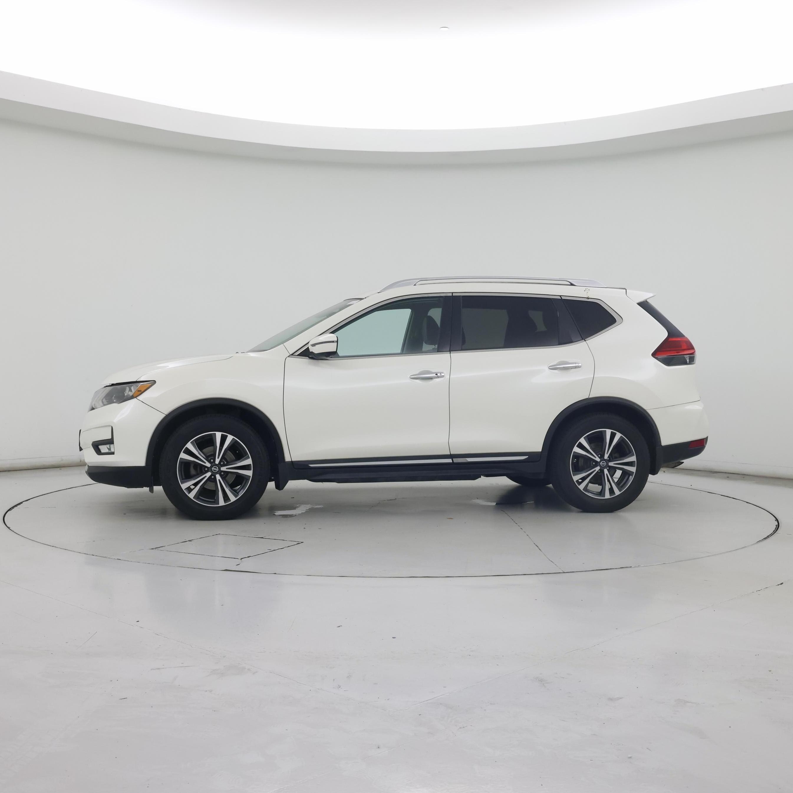 Thumbnail: 2017 Nissan Rogue - 3