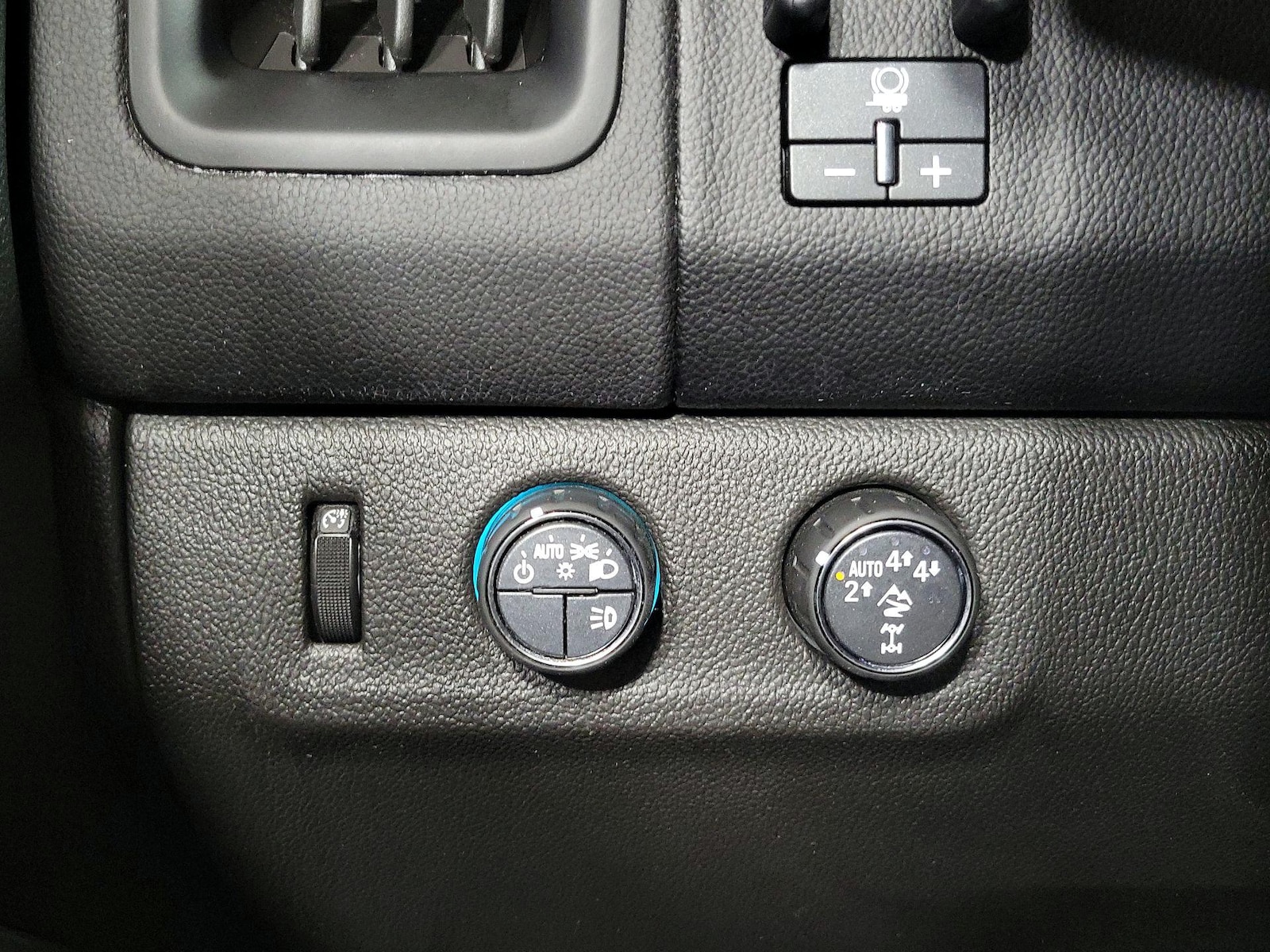 2020 Chevrolet Colorado ZR2 - Photo 14