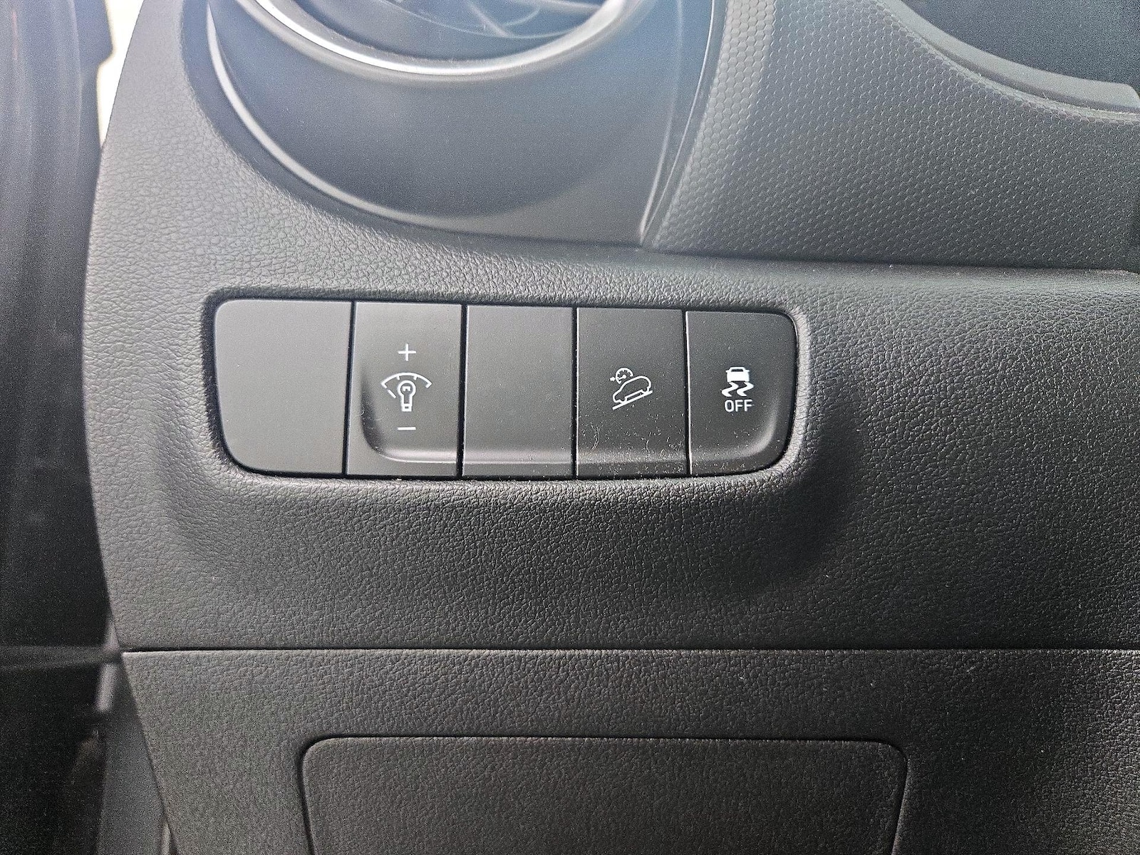 2023 Hyundai Kona SE - Photo 12