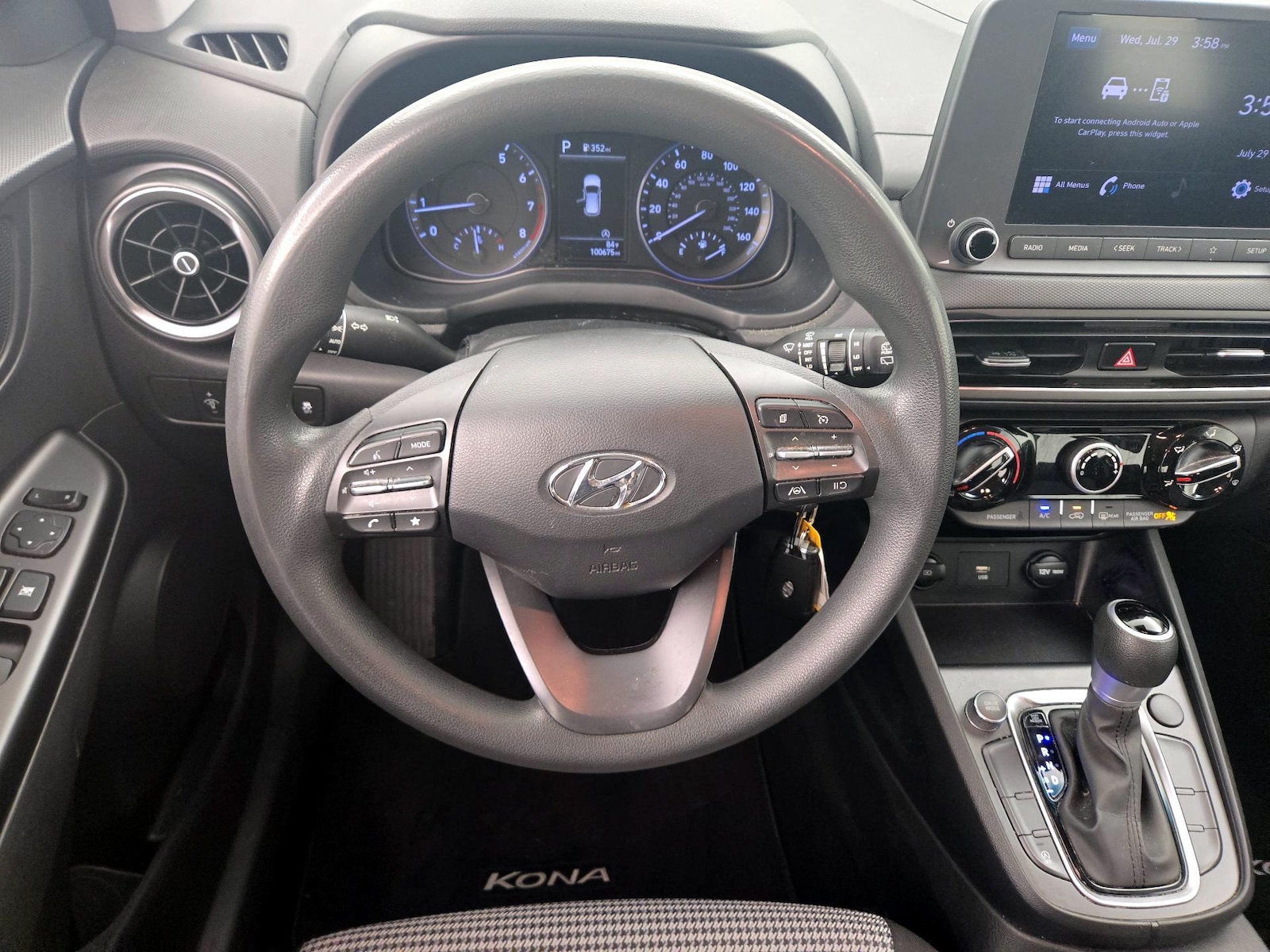 2023 Hyundai Kona SE - Photo 9