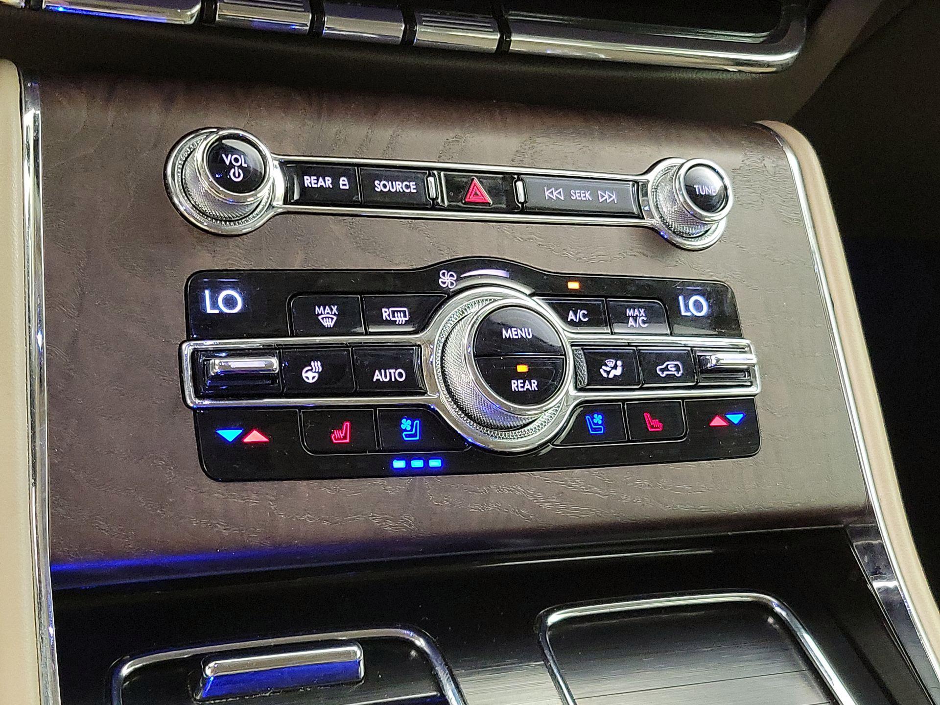 Thumbnail: 2020 Lincoln Aviator - 16