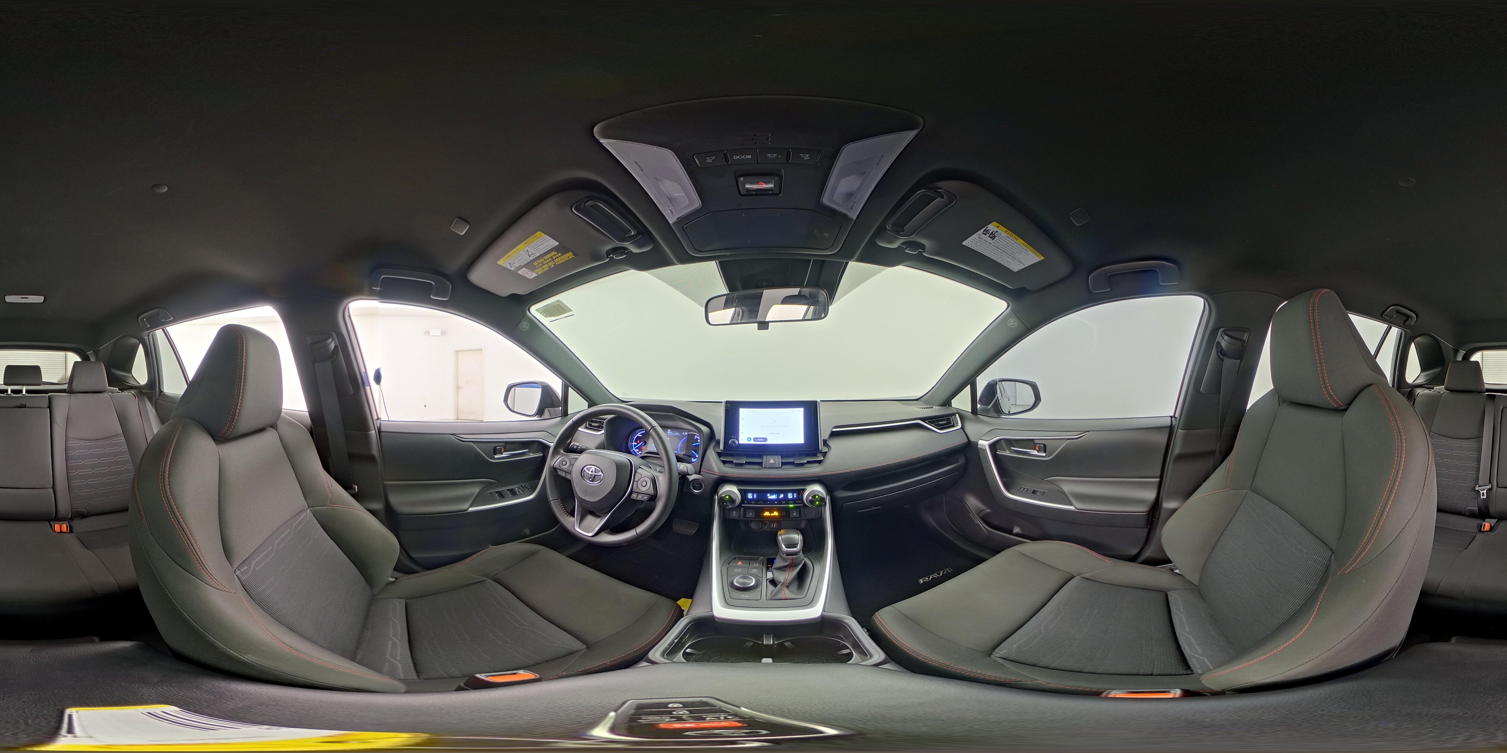 2025 Toyota RAV4 SE - Photo 24
