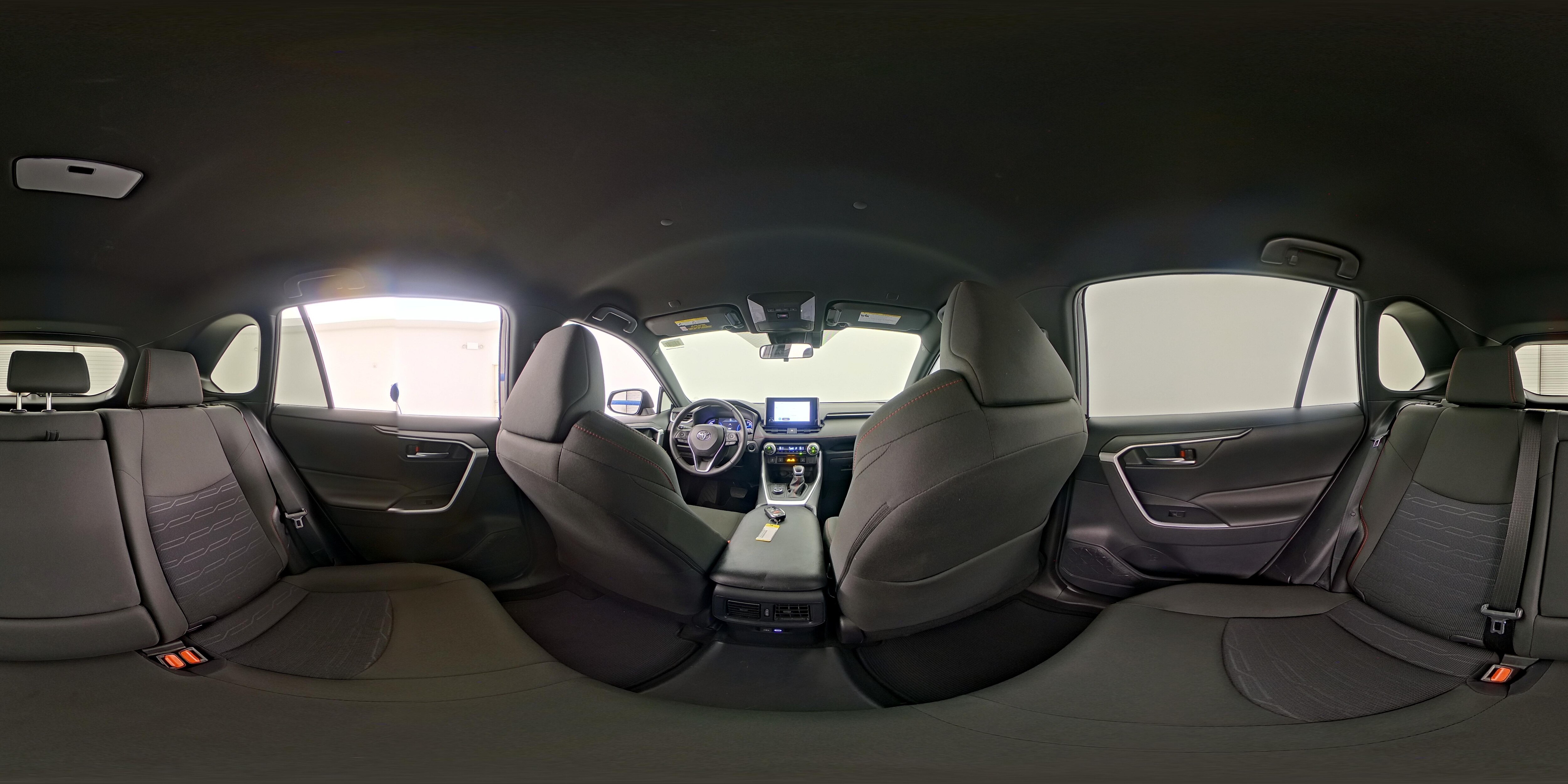 2025 Toyota RAV4 SE - Photo 25