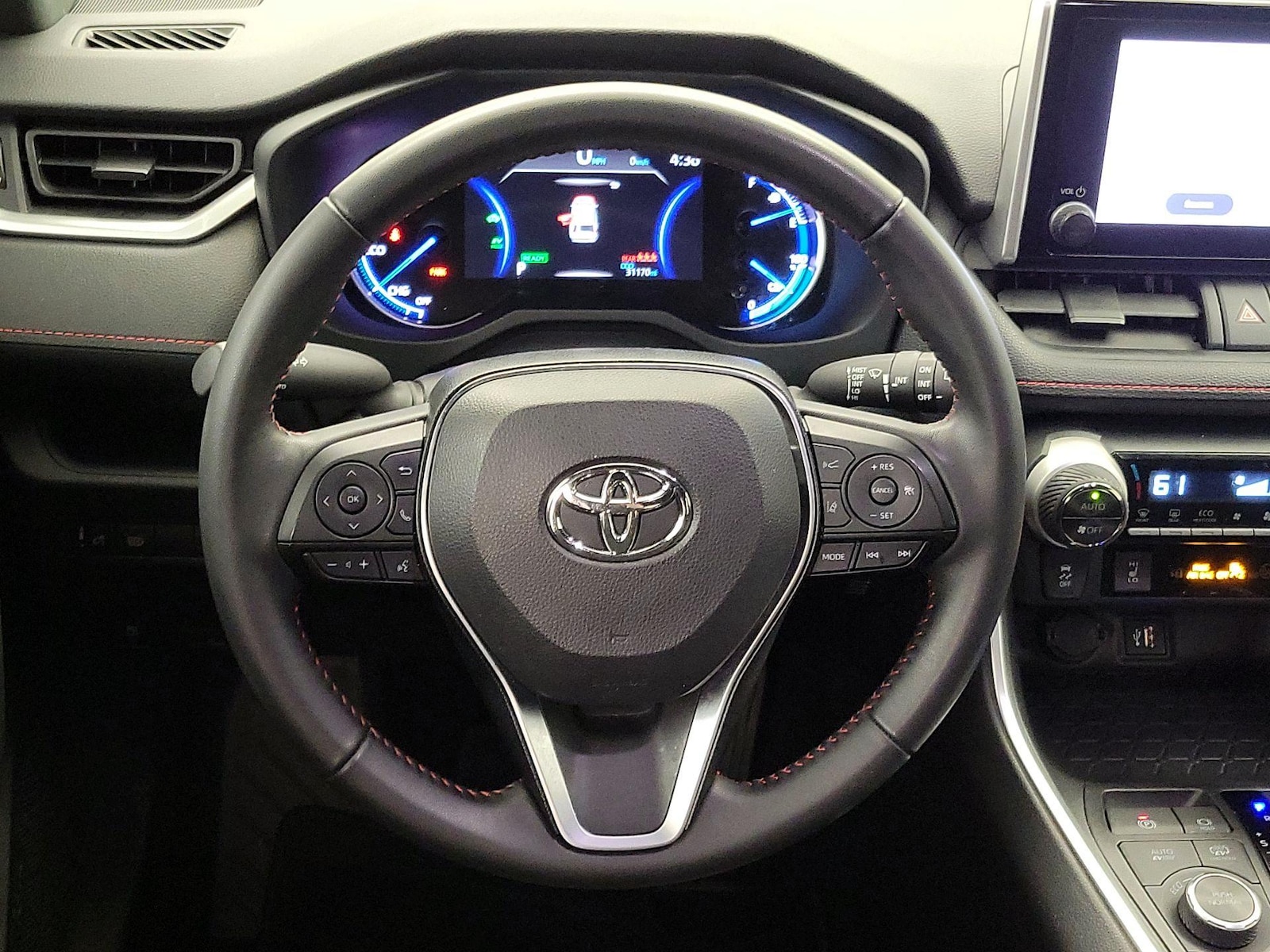 2025 Toyota RAV4 SE - Photo 11