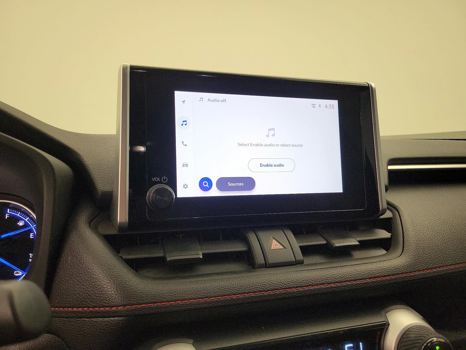 2025 Toyota RAV4 SE - Photo 16