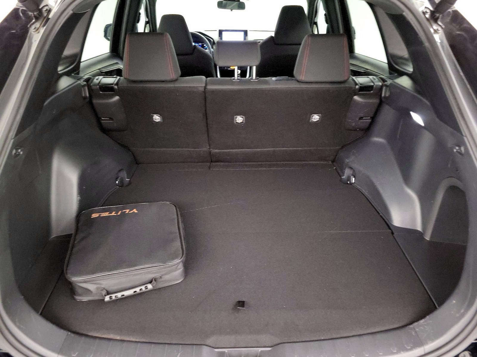 2025 Toyota RAV4 SE - Photo 21