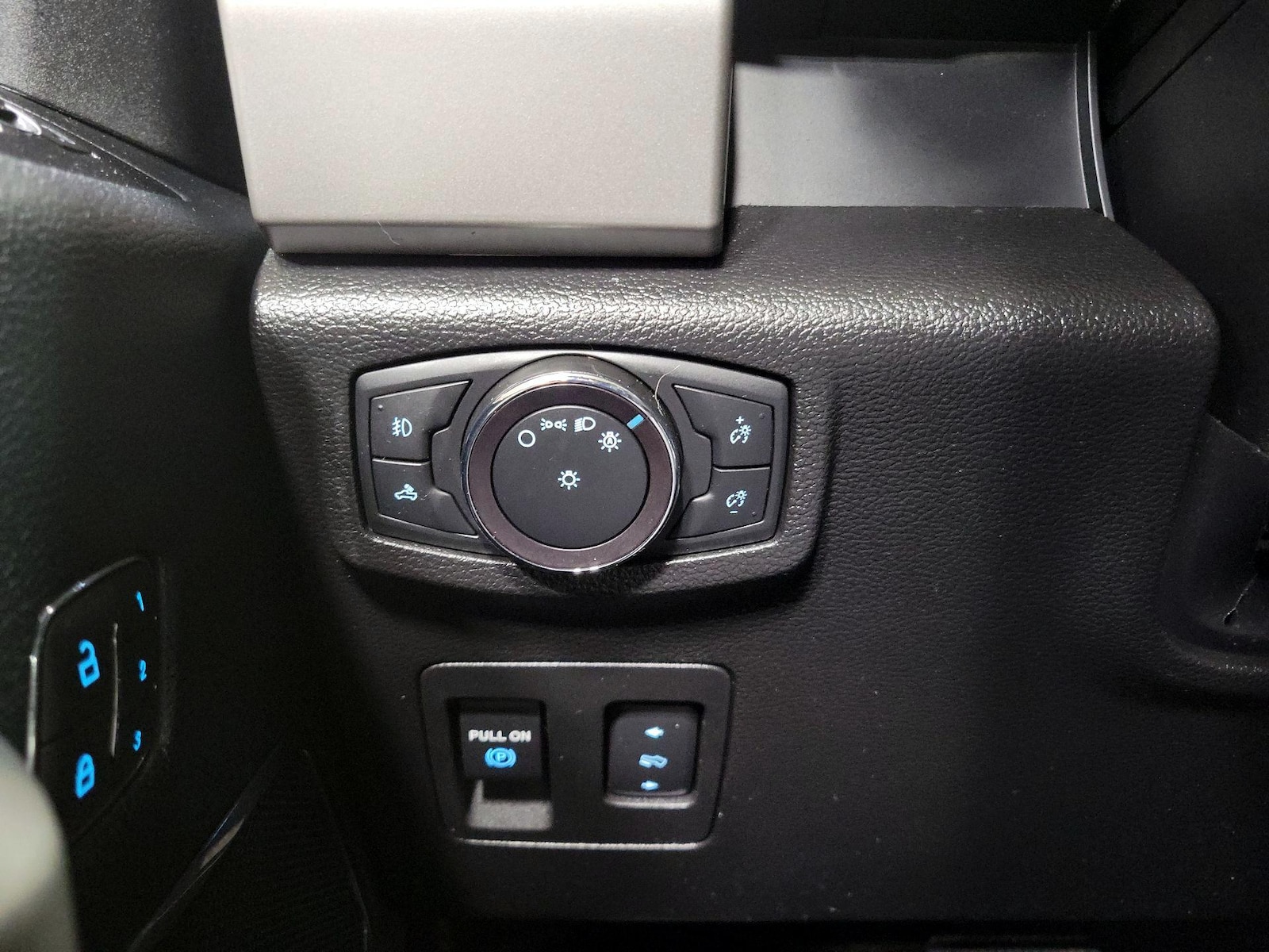2020 Ford F-150 Lariat - Photo 14