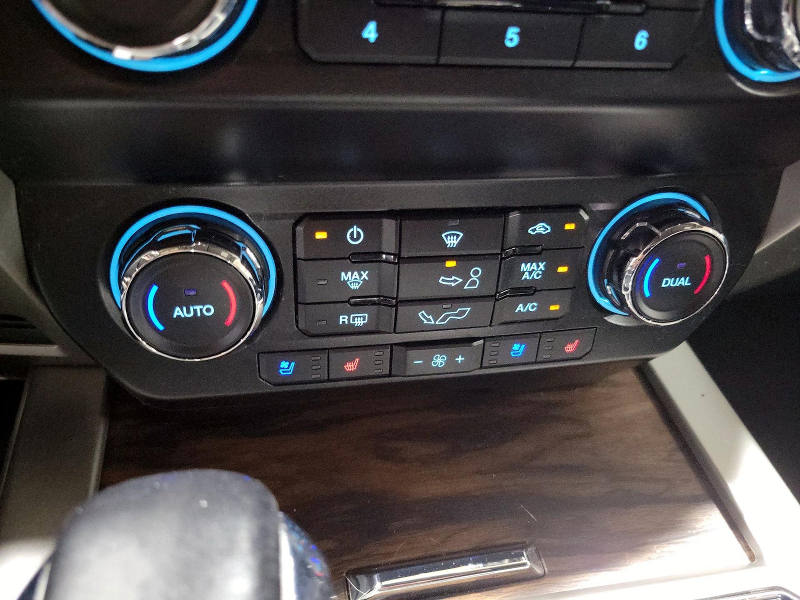 2020 Ford F-150 Lariat - Photo 18