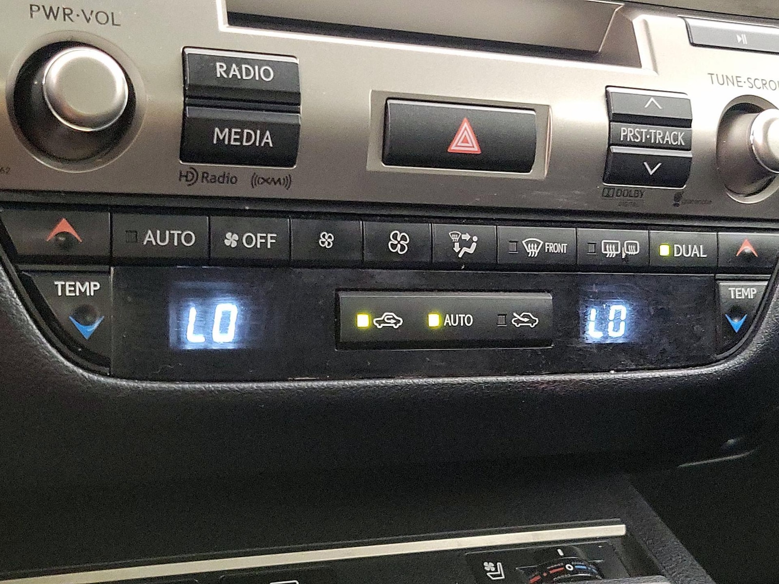 2014 Lexus ES 350 - Photo 17