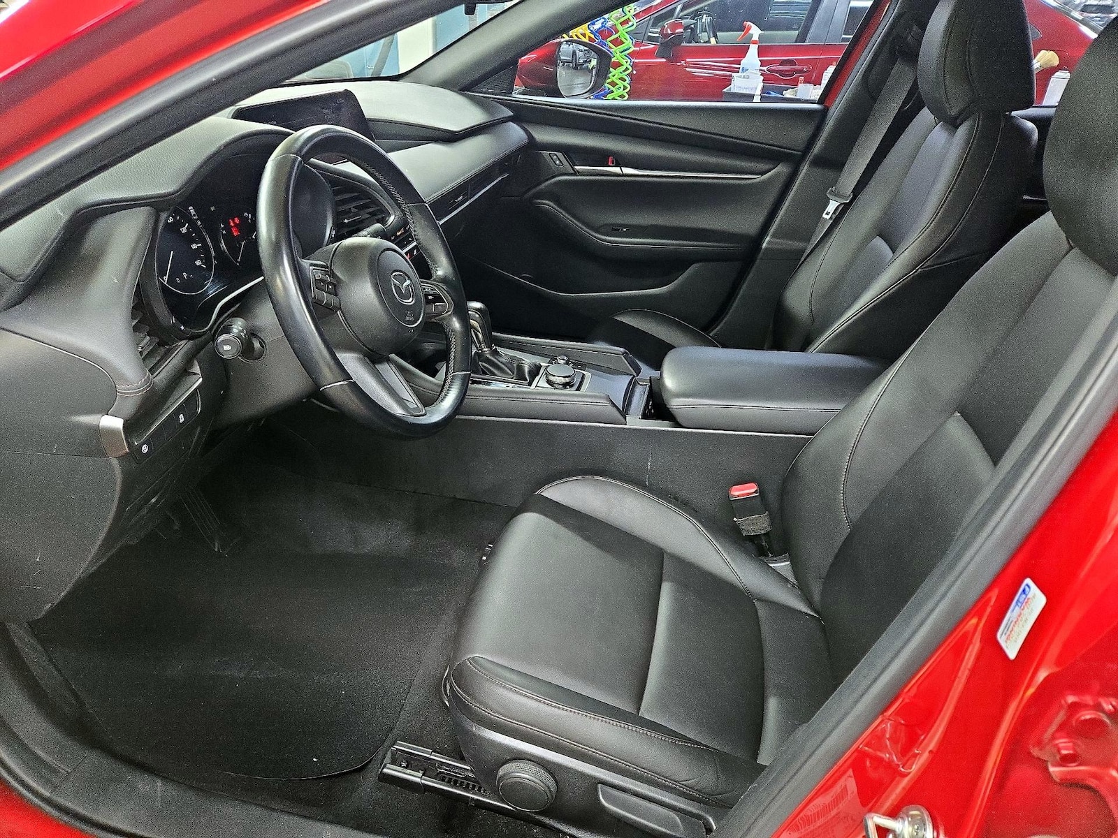 Side Airbags & Leatherette Seats
