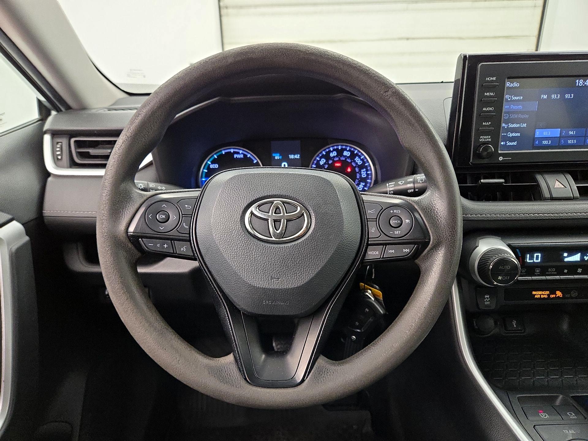 Thumbnail: 2022 Toyota RAV4 - 10