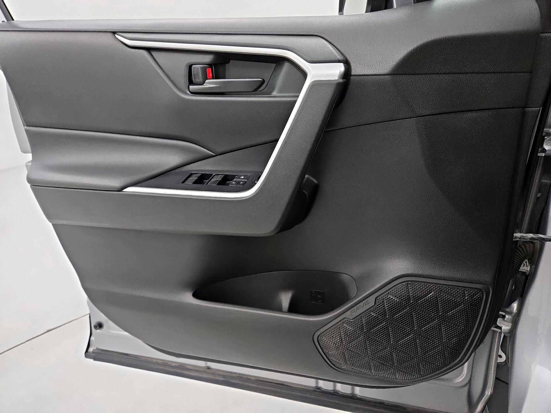 Thumbnail: 2022 Toyota RAV4 - 12