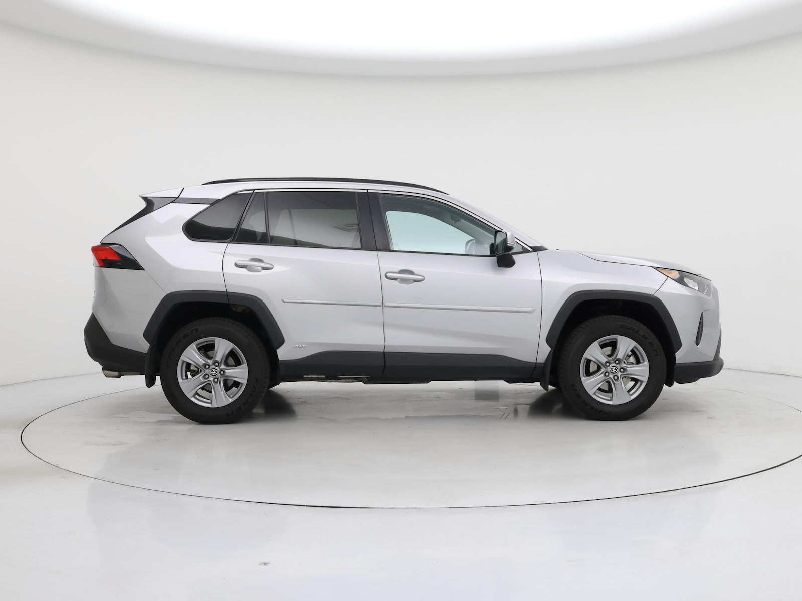 2022 Toyota RAV4 LE - Photo 8