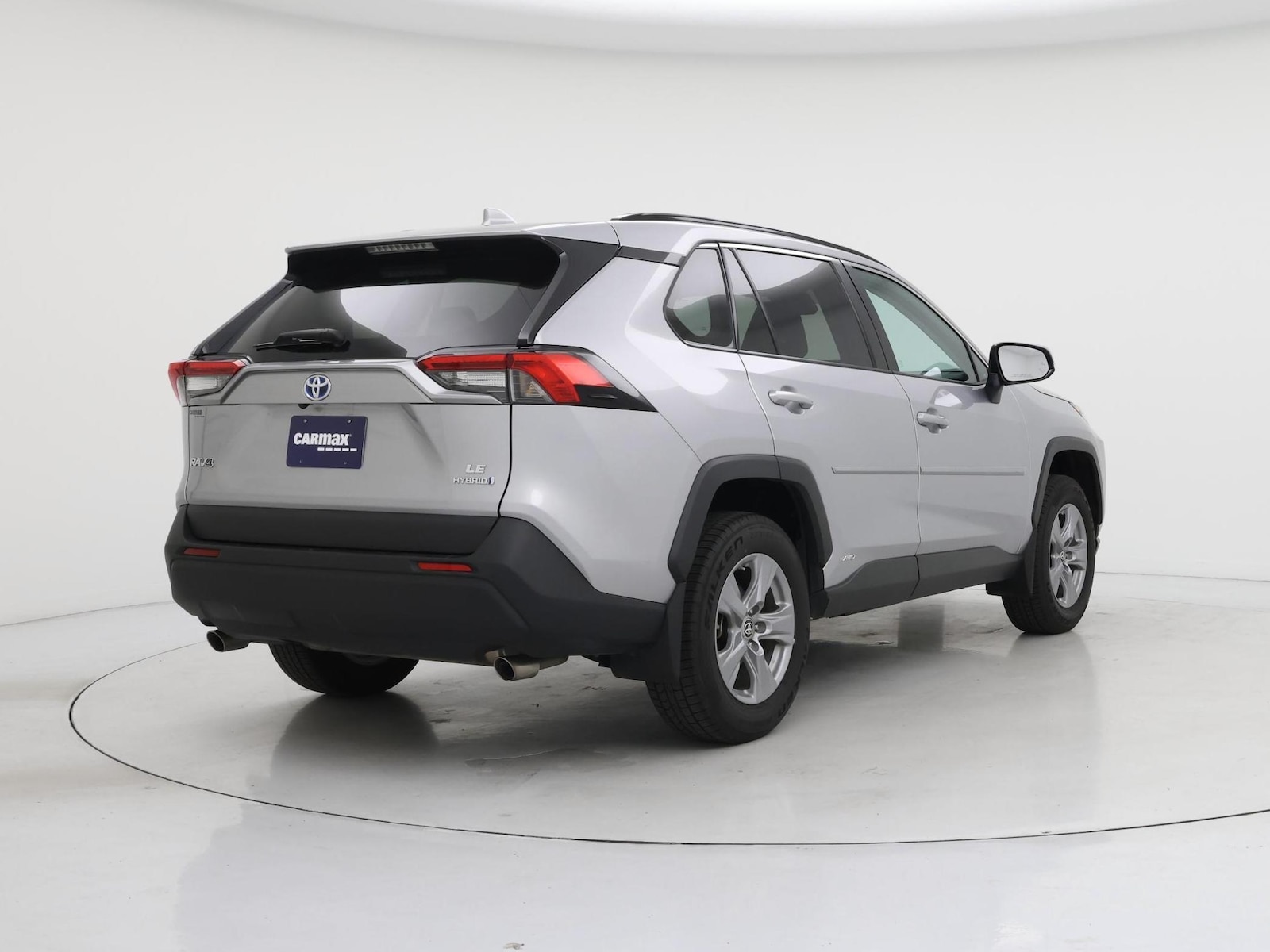 2022 Toyota RAV4 LE - Photo 9
