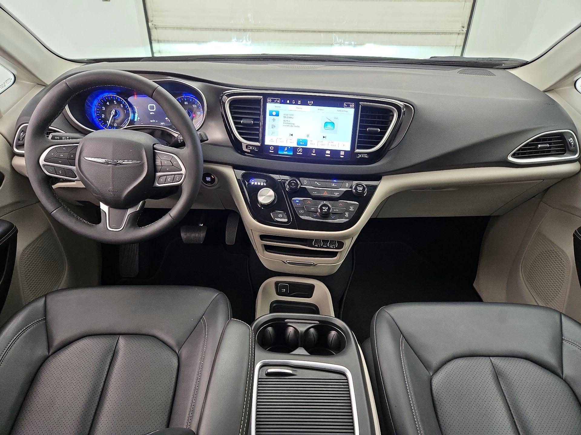 Thumbnail: 2024 Chrysler Pacifica - 9