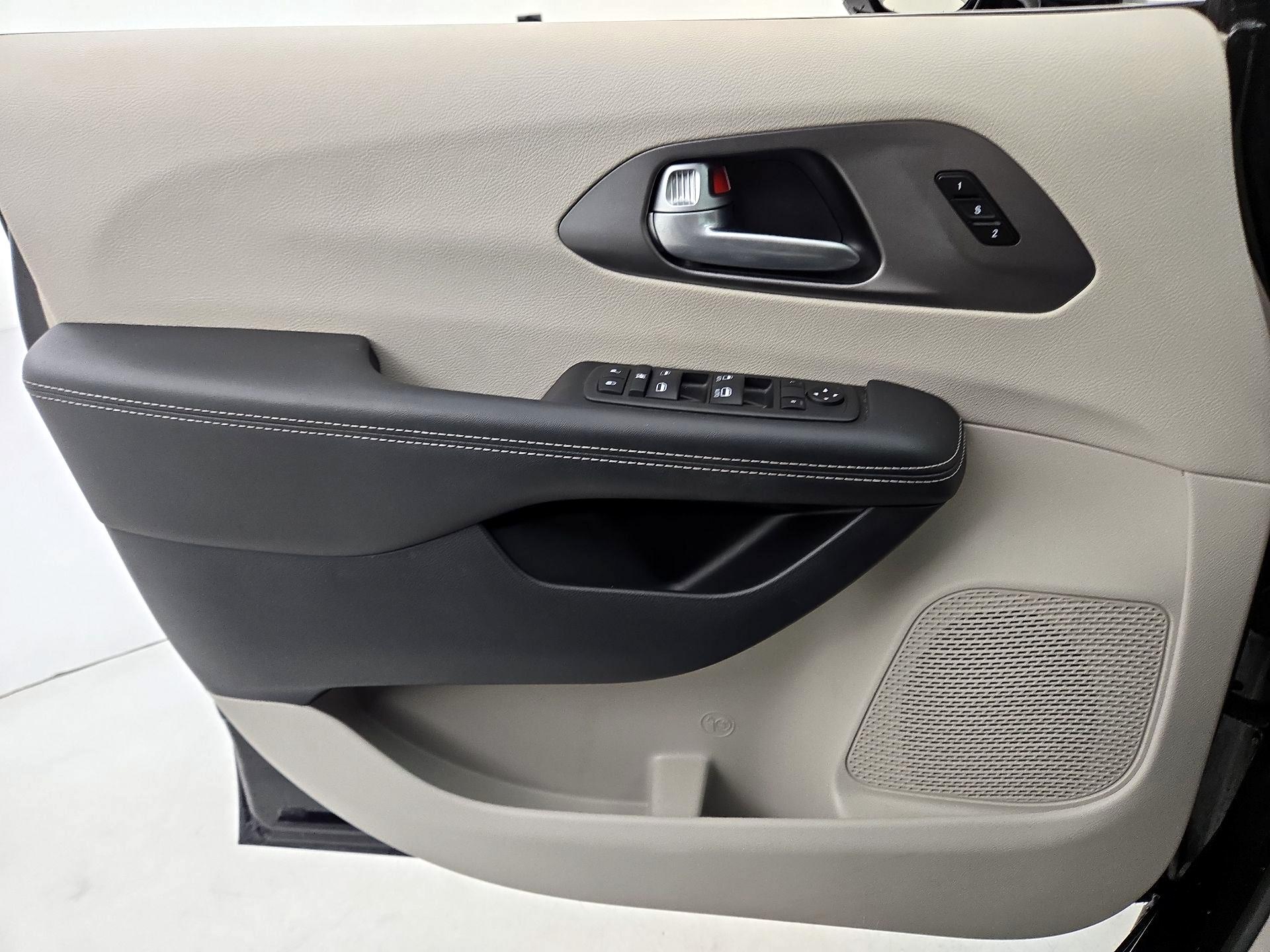 Thumbnail: 2024 Chrysler Pacifica - 12