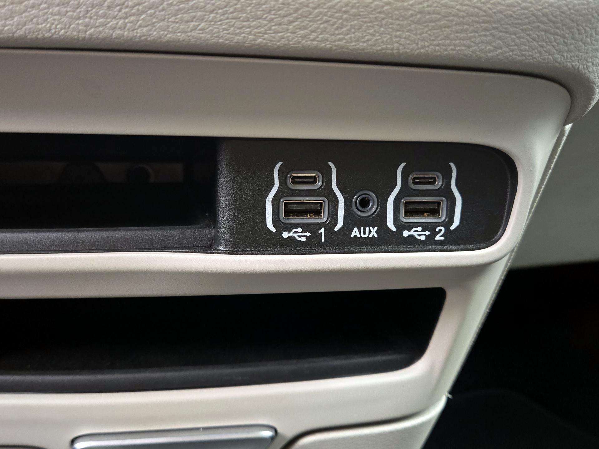 Thumbnail: 2024 Chrysler Pacifica - 18