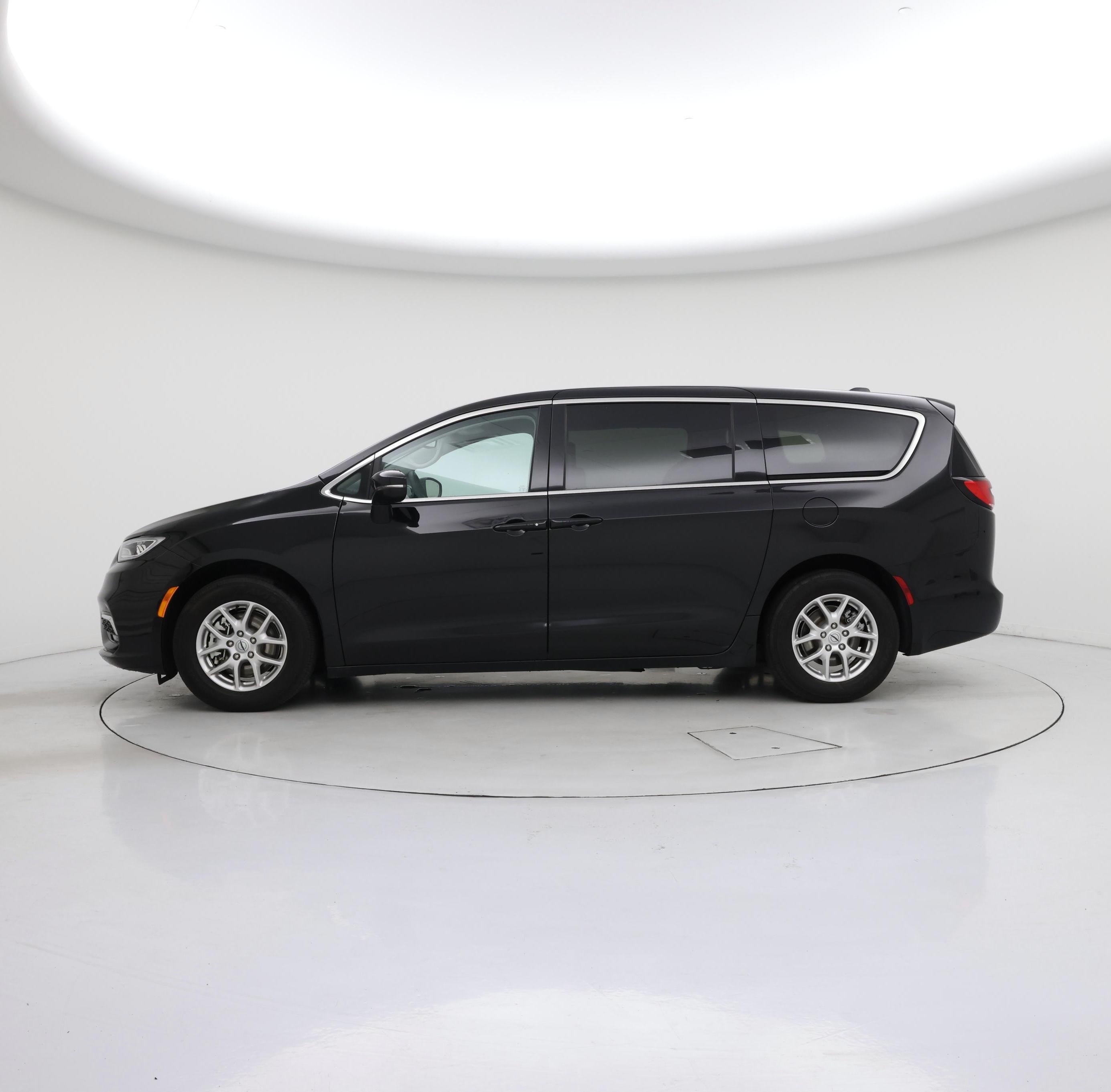 Thumbnail: 2024 Chrysler Pacifica - 3