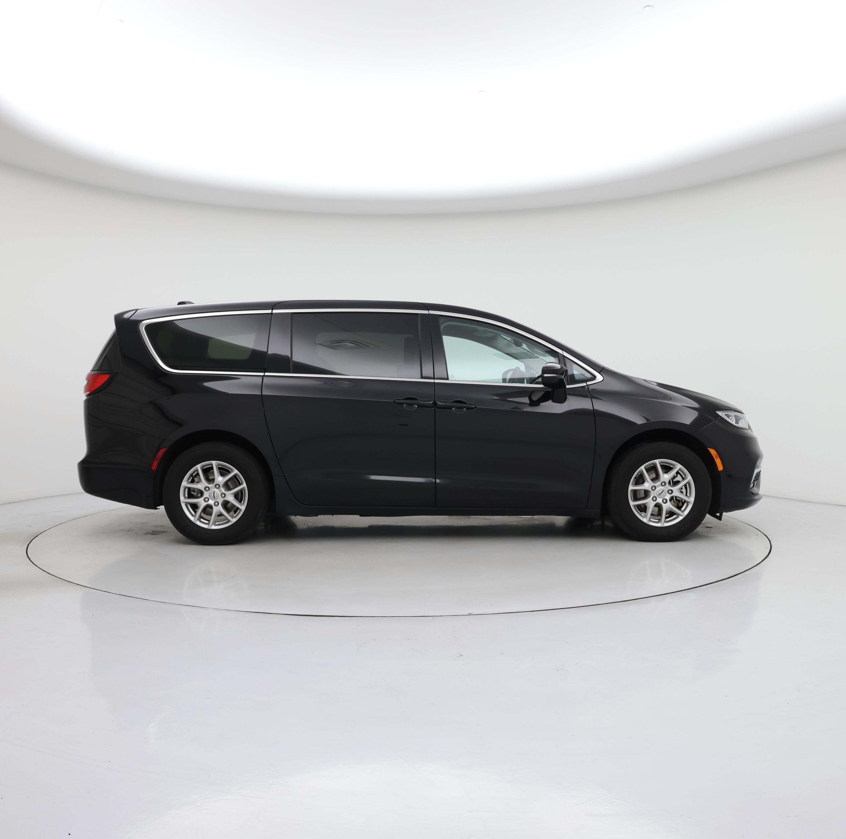 Thumbnail: 2024 Chrysler Pacifica - 7