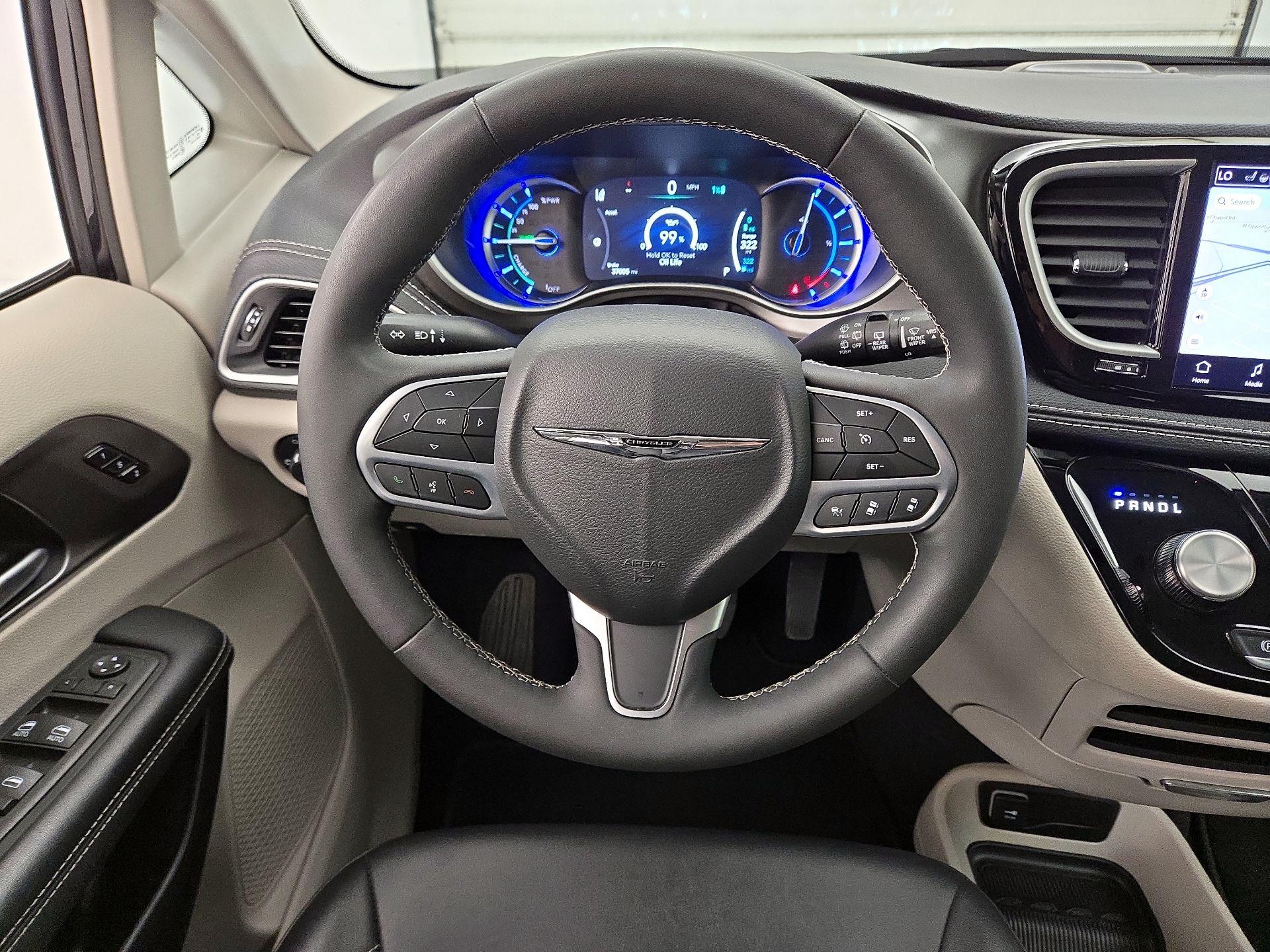 Thumbnail: 2024 Chrysler Pacifica - 10