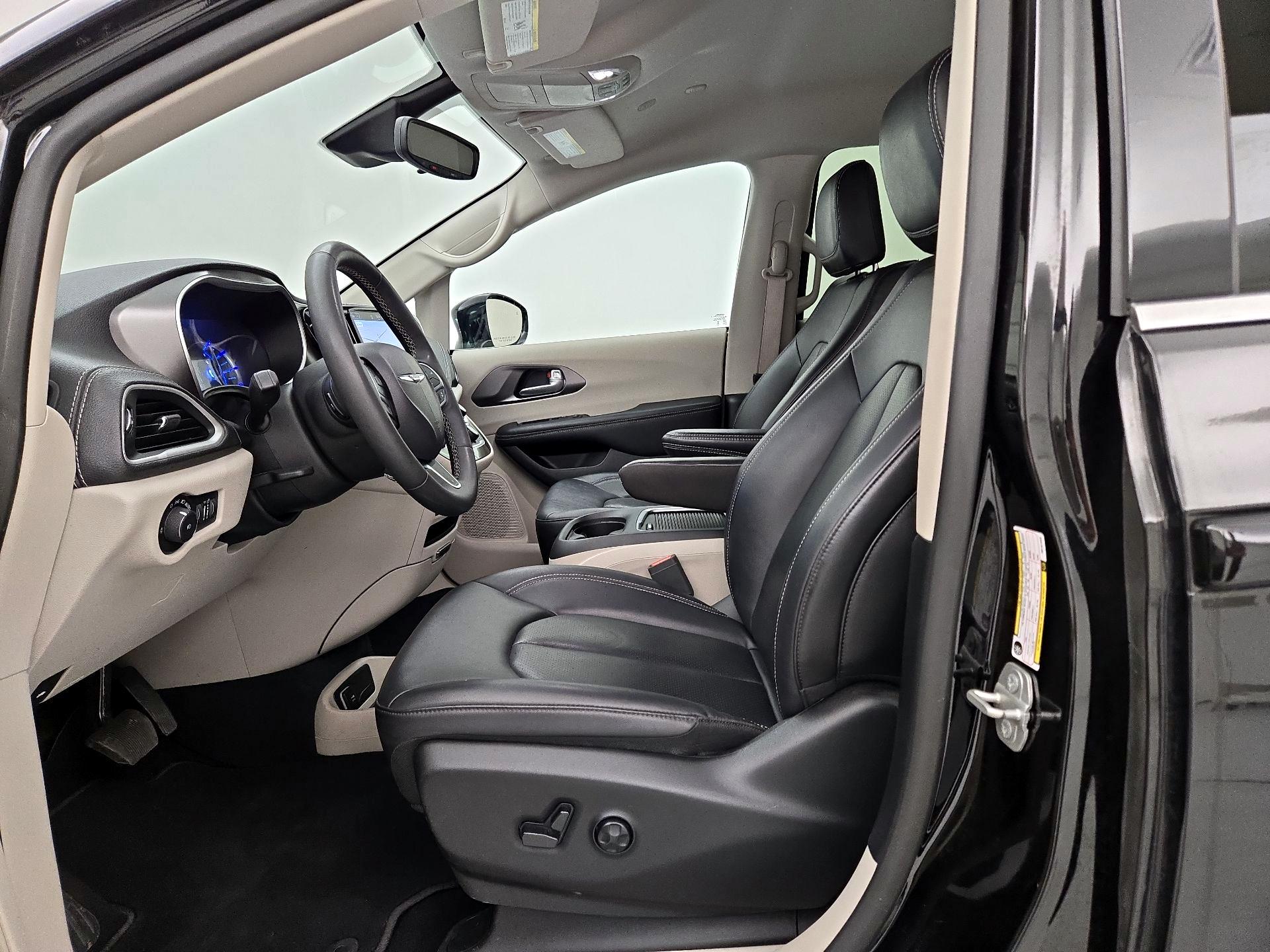 Thumbnail: 2024 Chrysler Pacifica - 11