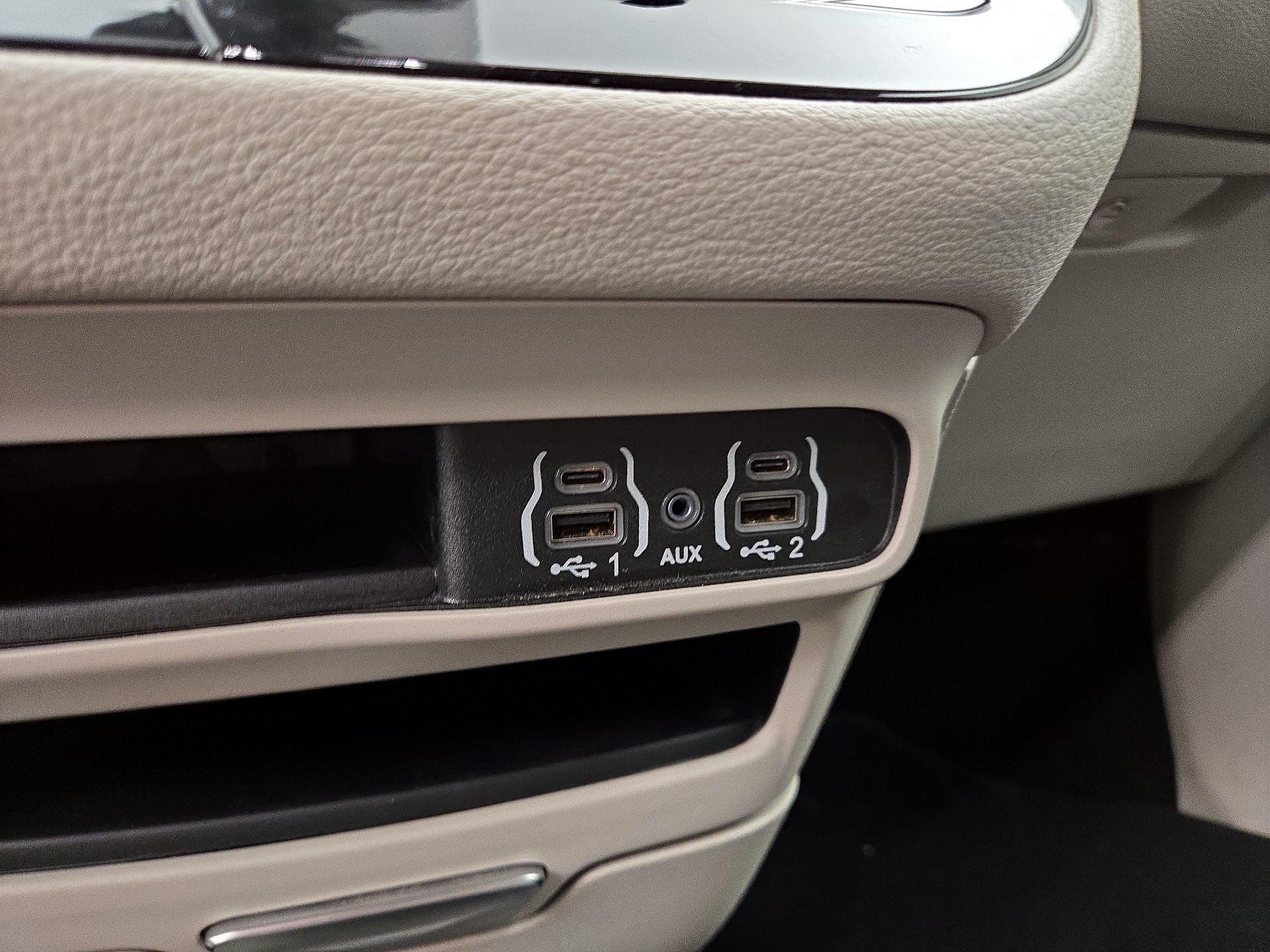 Thumbnail: 2024 Chrysler Pacifica - 19