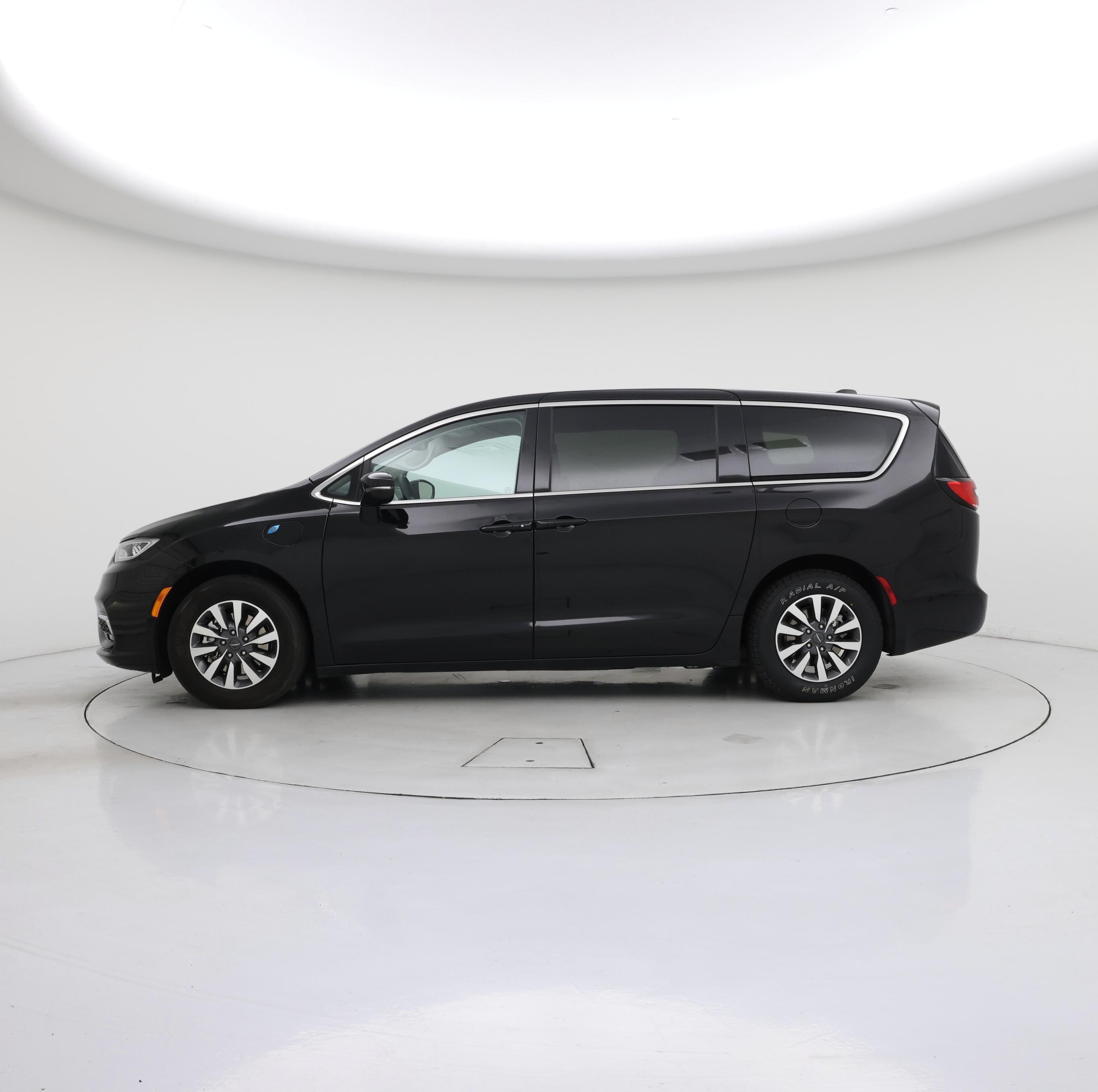 Thumbnail: 2024 Chrysler Pacifica - 3