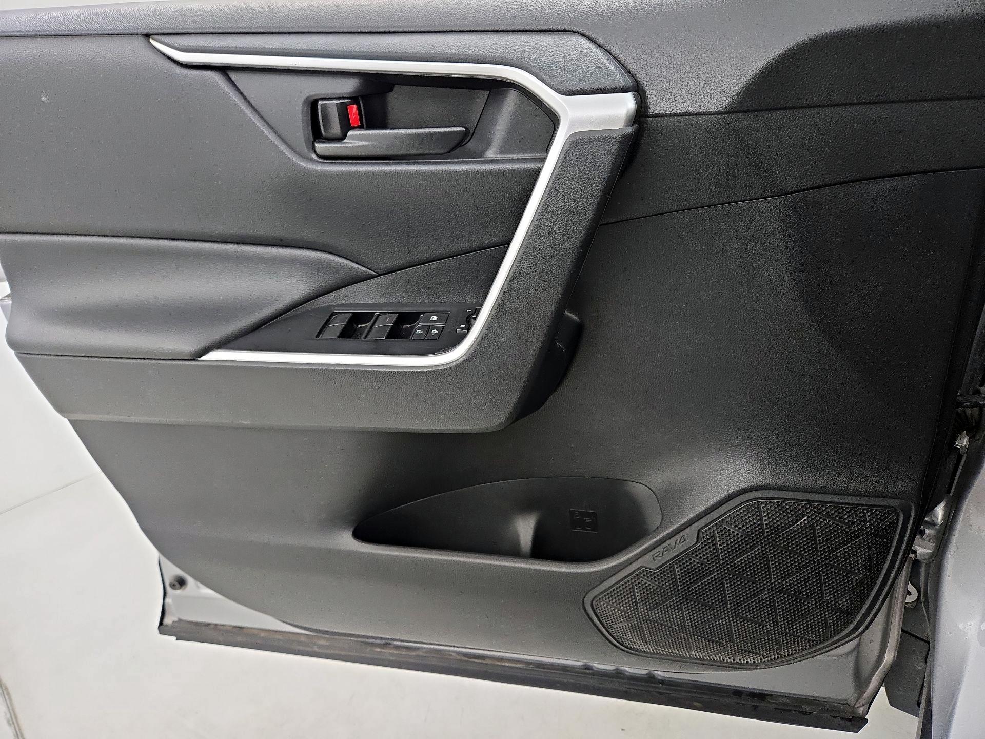 Thumbnail: 2022 Toyota RAV4 - 12