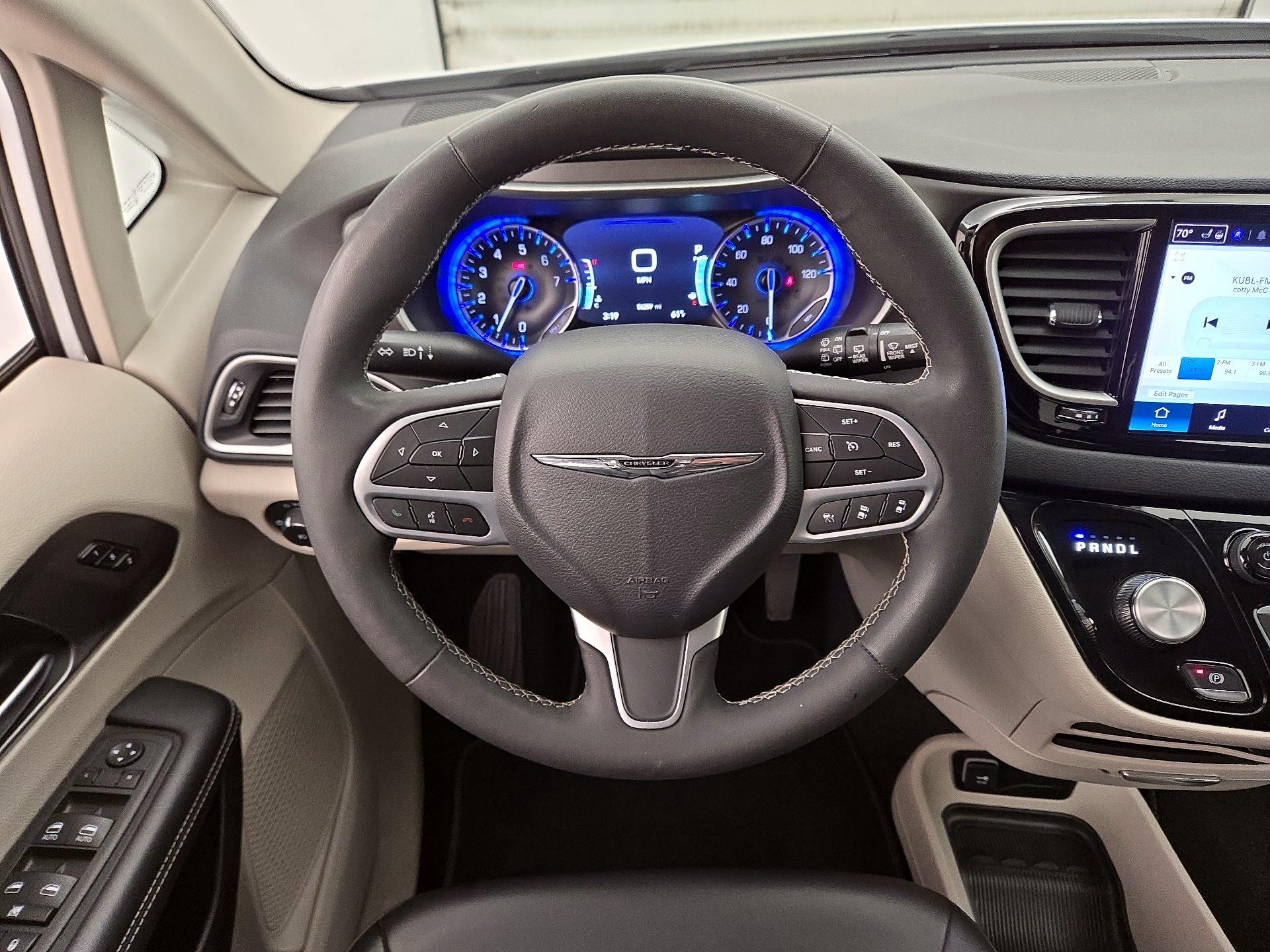 Thumbnail: 2023 Chrysler Pacifica - 10