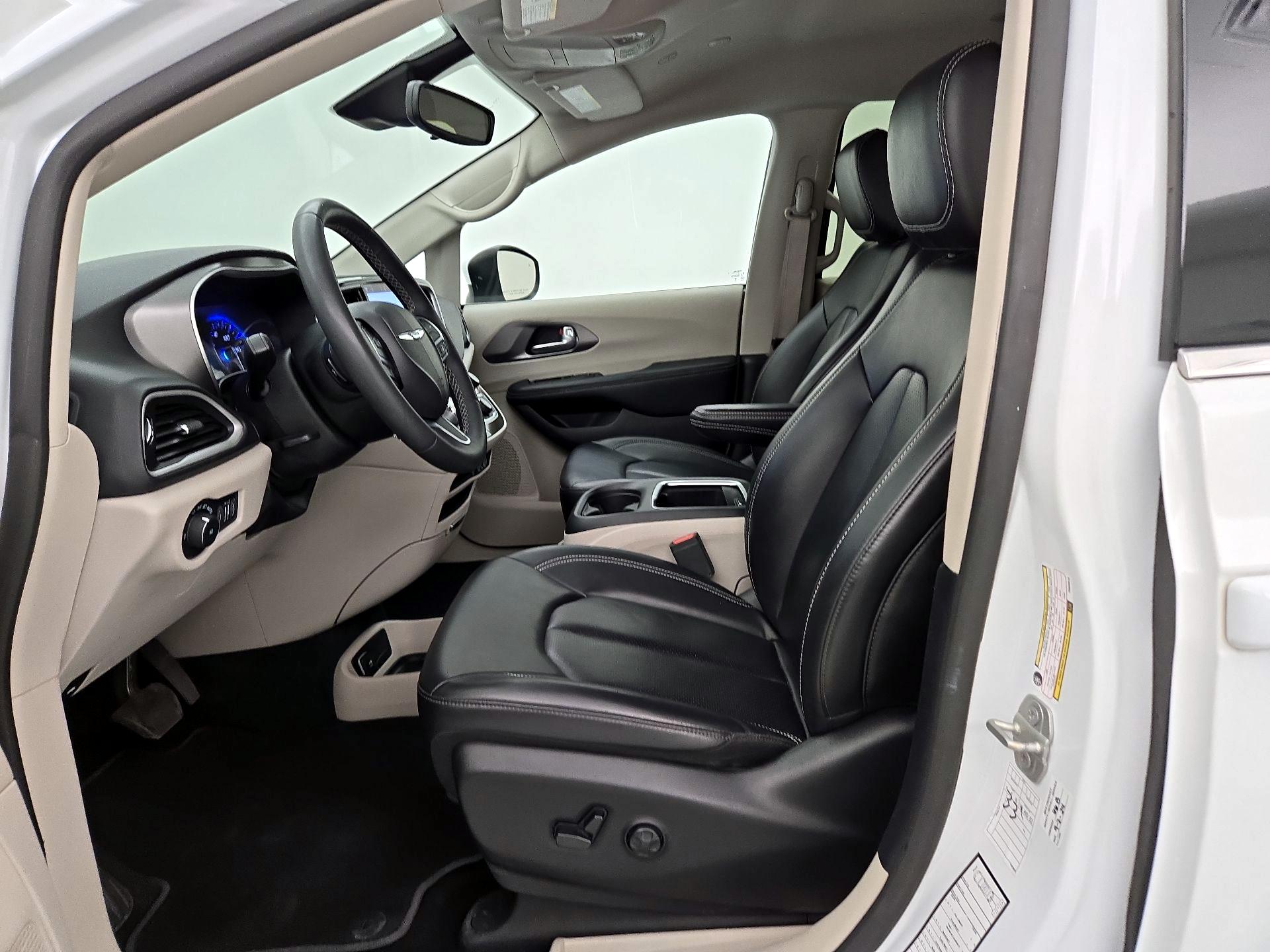Thumbnail: 2023 Chrysler Pacifica - 11