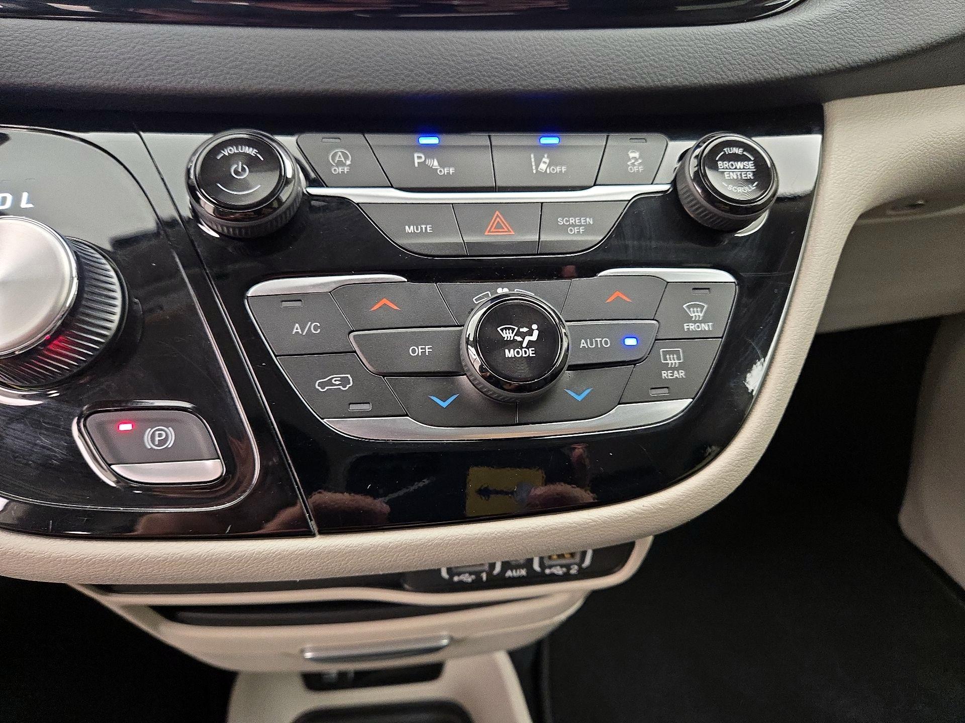 Thumbnail: 2023 Chrysler Pacifica - 16
