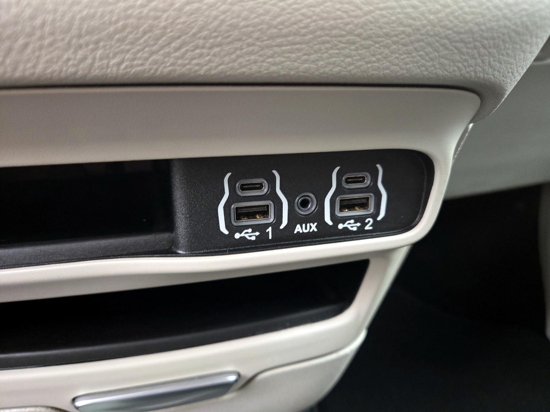Thumbnail: 2023 Chrysler Pacifica - 18
