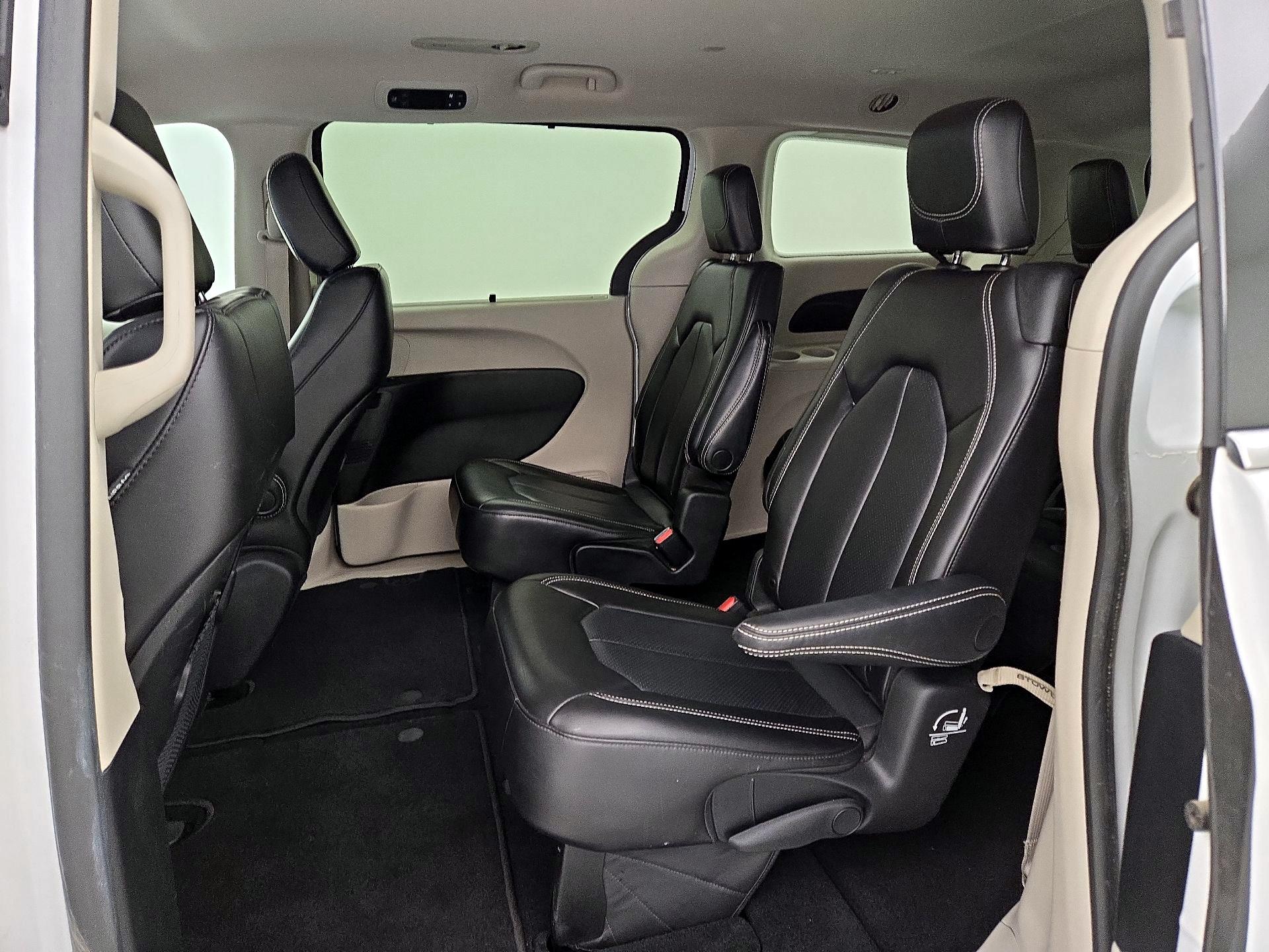 Thumbnail: 2023 Chrysler Pacifica - 19