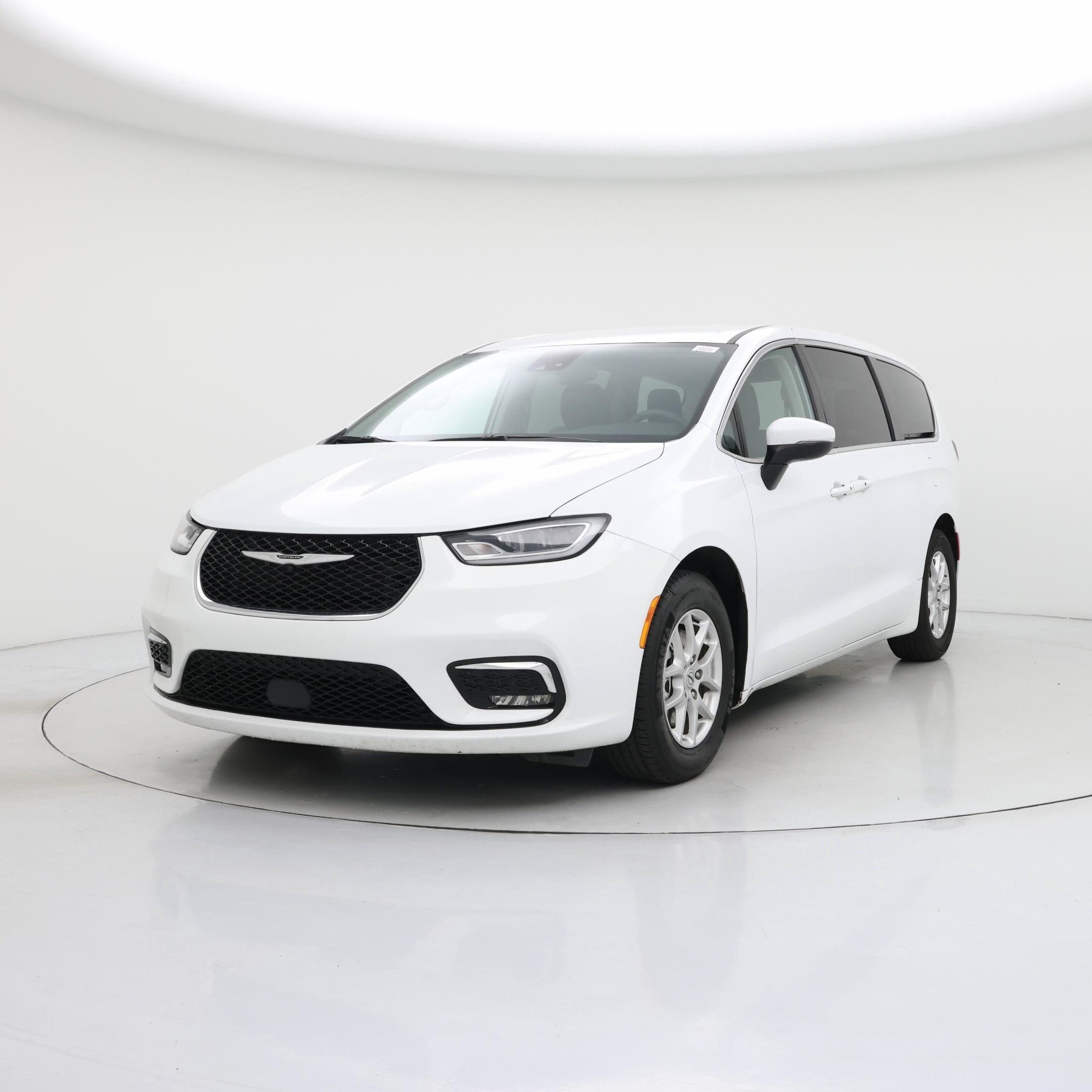 Thumbnail: 2023 Chrysler Pacifica - 4