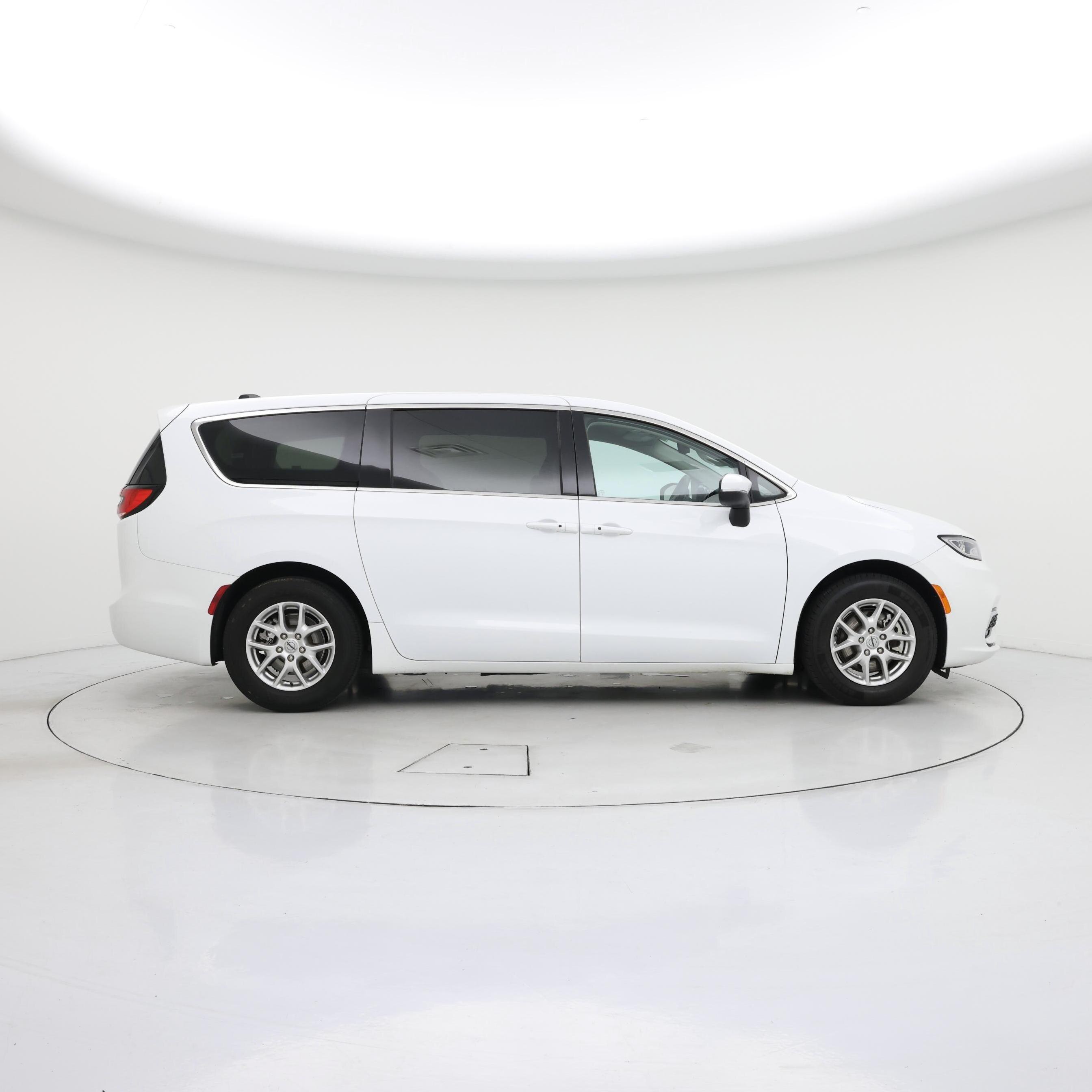 Thumbnail: 2023 Chrysler Pacifica - 7