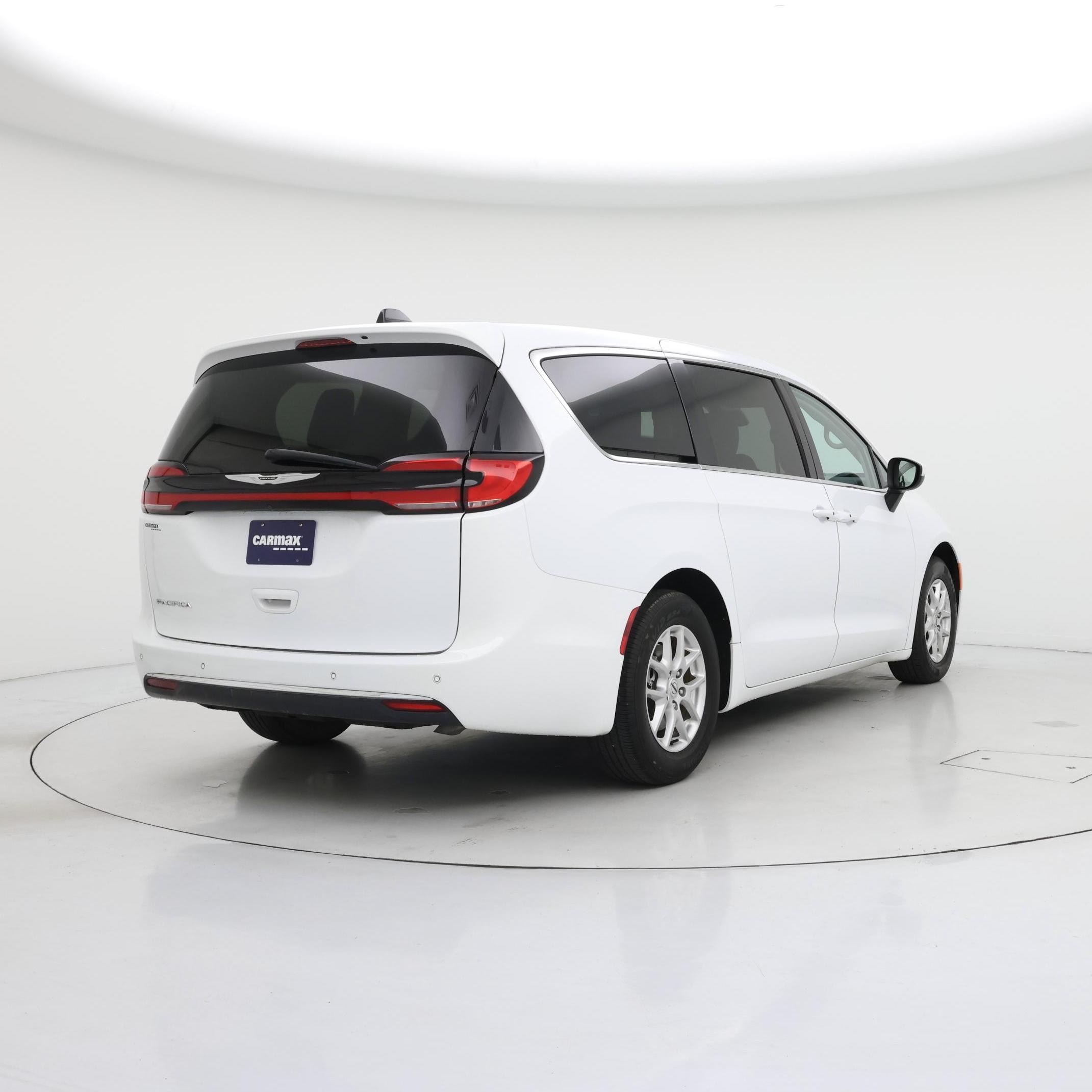 Thumbnail: 2023 Chrysler Pacifica - 8